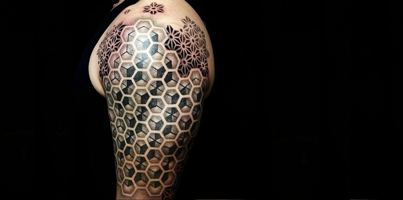 Watch mindboggling 3D tattoo thats awesome and unnerving in equal measure   Mirror Online