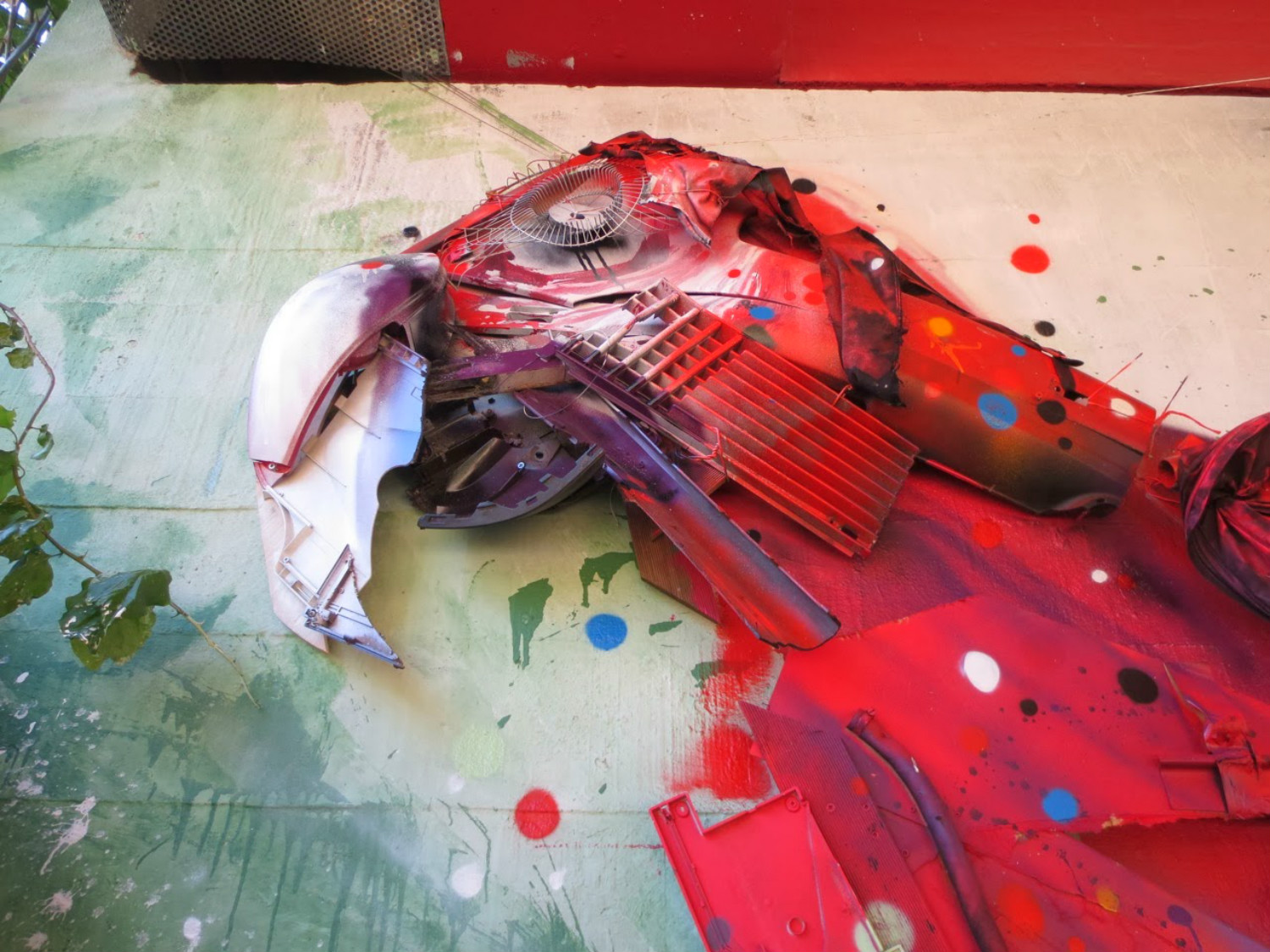 bordalo II parrot street art