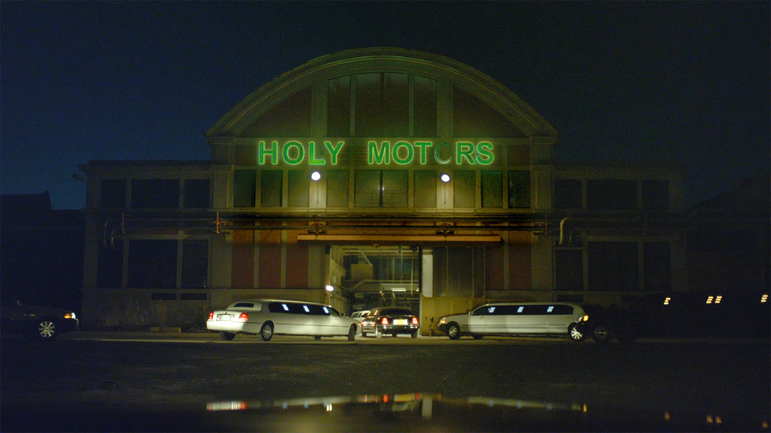holy motor, limos near building