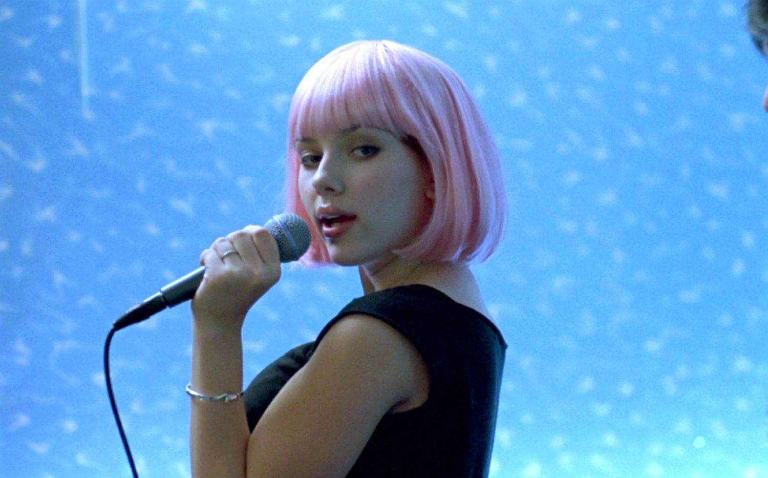 pink wig scarlett johansson 