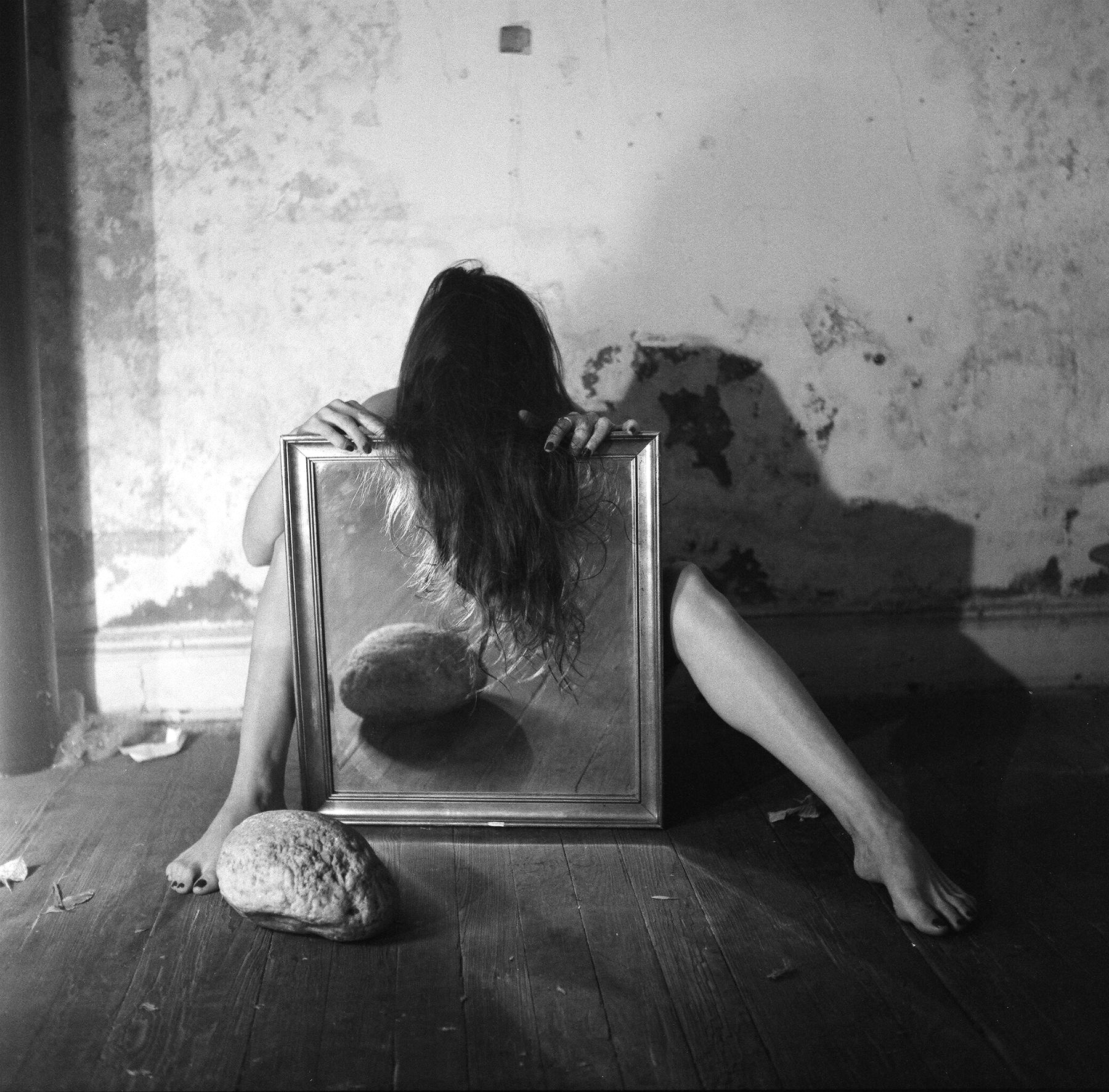 francesca woodman nude self portrait mirror