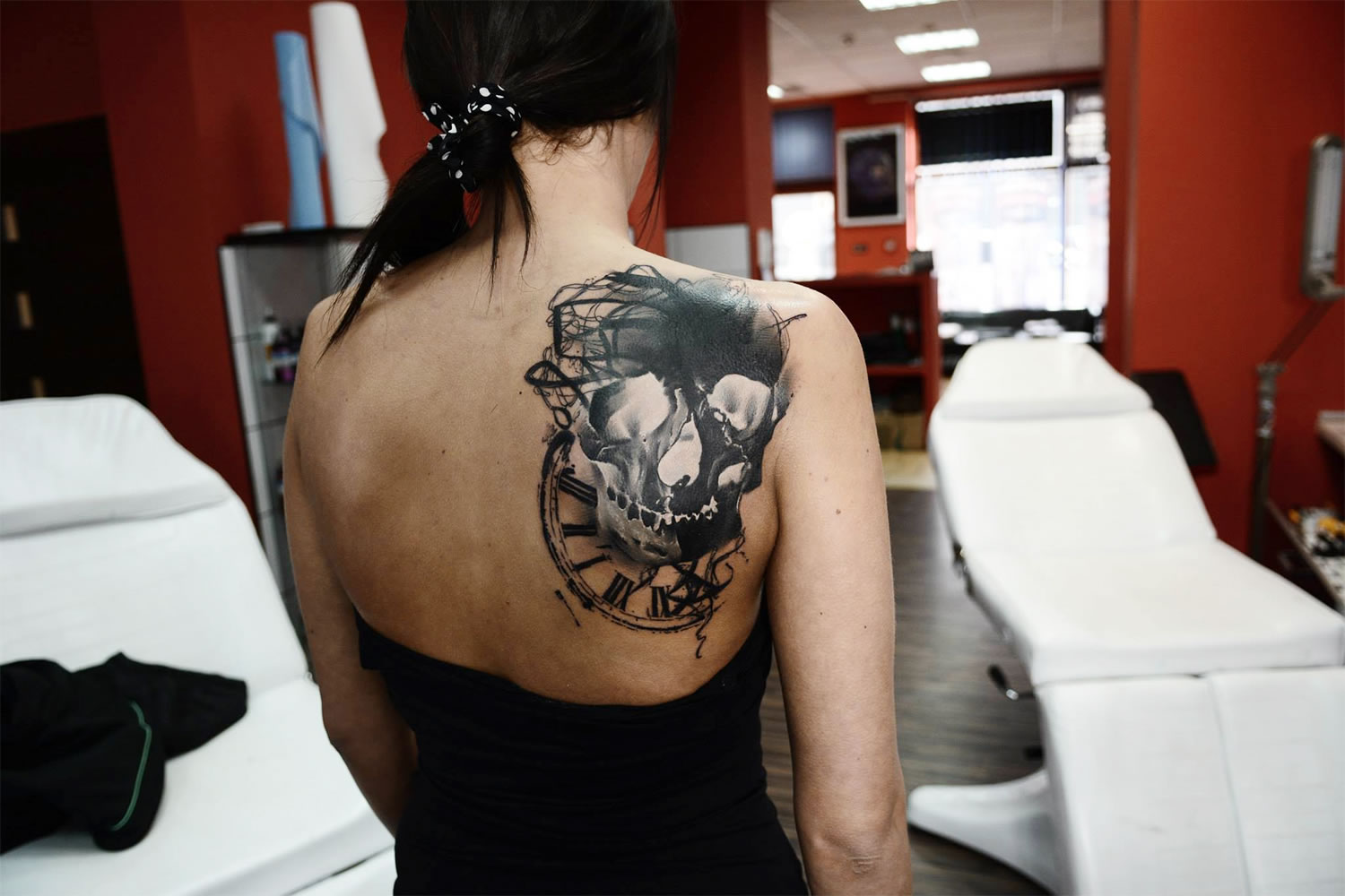 glowing skull tattoo by Timur Lysenko