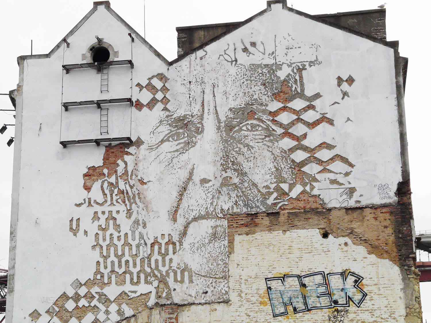 mural on alcantra building by vhils