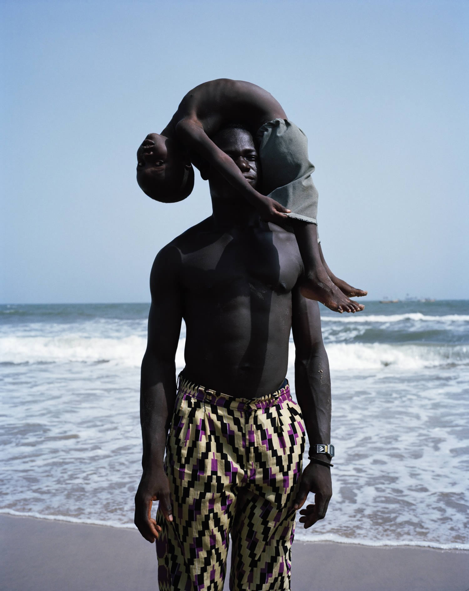 child over man's head, clinging, photo by viviane sassen