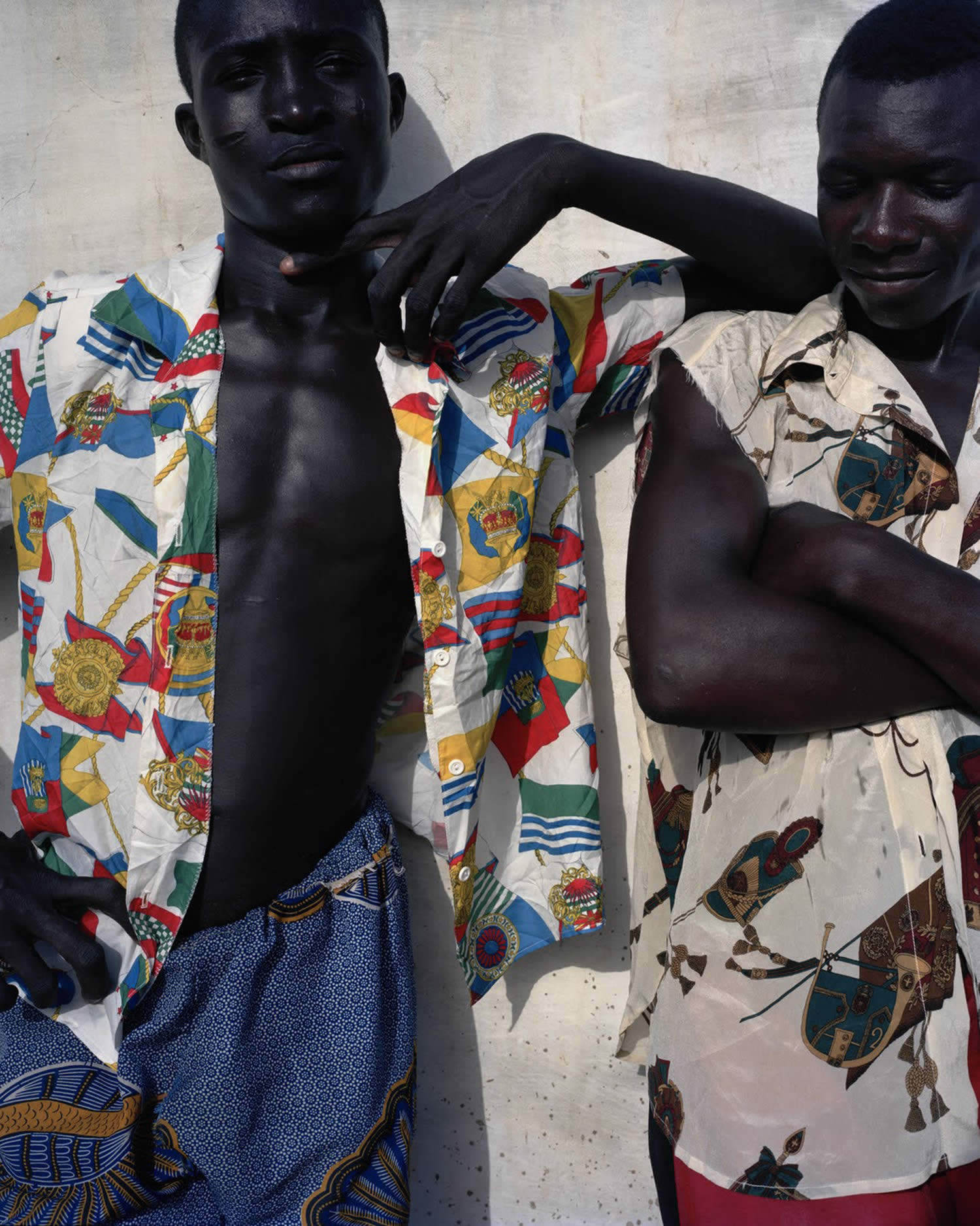 two african men posing by viviane sassen