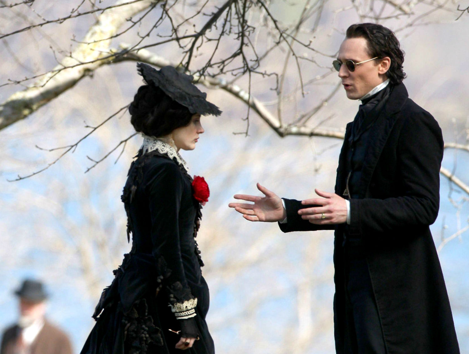 crimson peak tom hiddelston jessica chastain