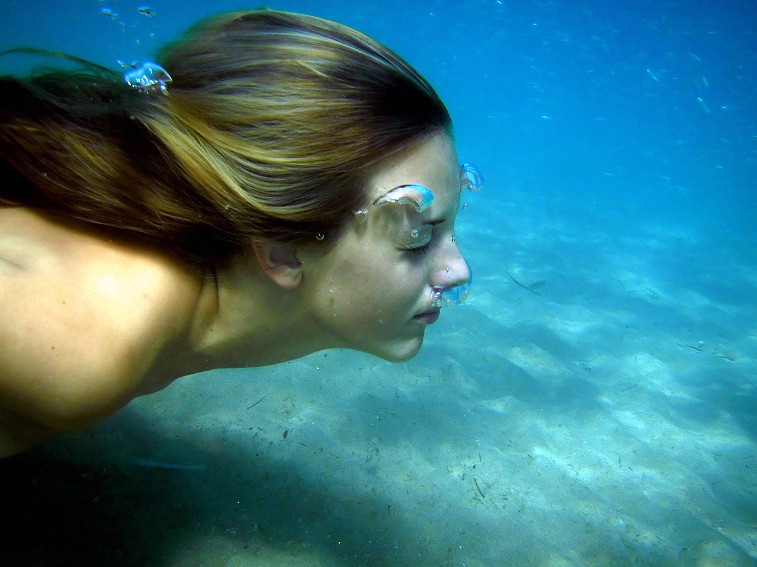 underwater photo of girl