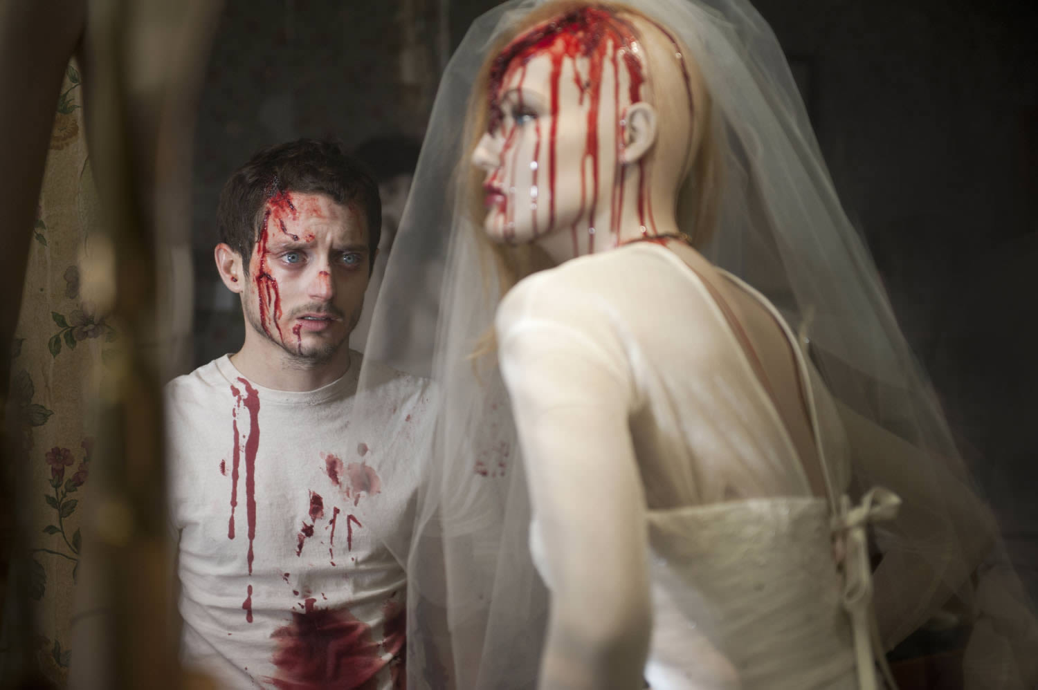 elijah woods bloody with mannequin in maniac 2012
