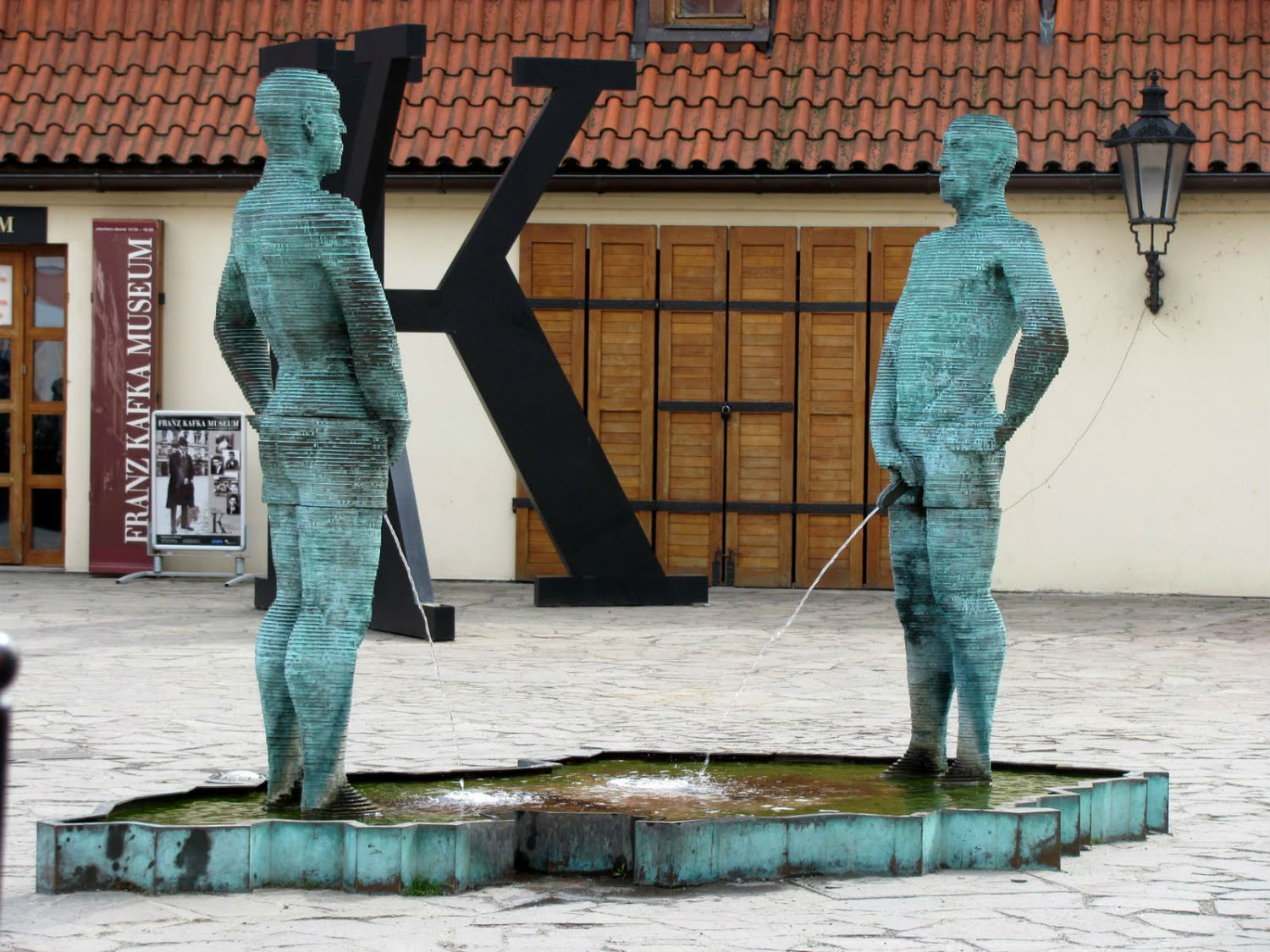 David Černý stream sculpture two guys peeing prague