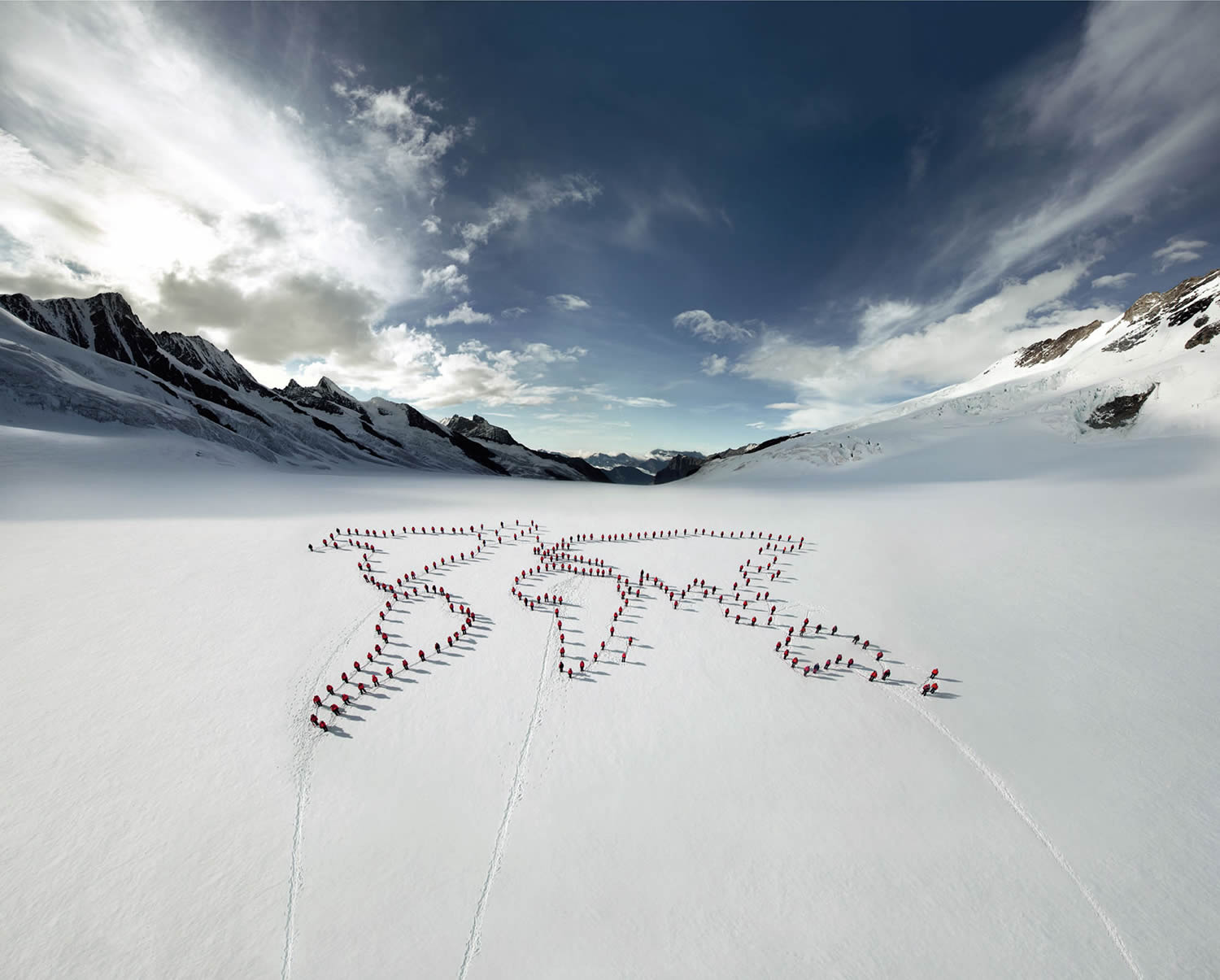 the world made of people on snow, Robert Bösch mammut