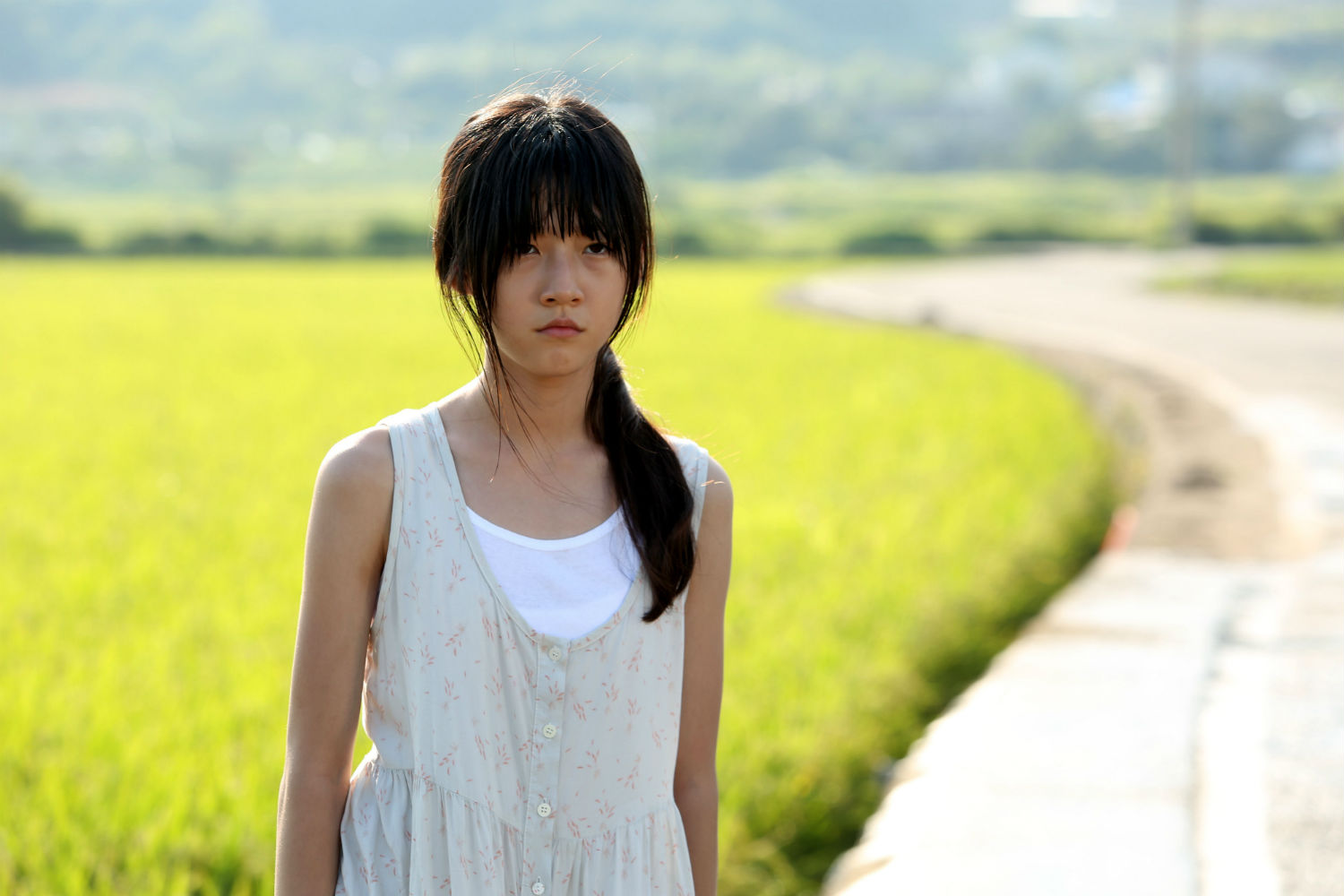 a girl at my door still south korea cinema field yellow 