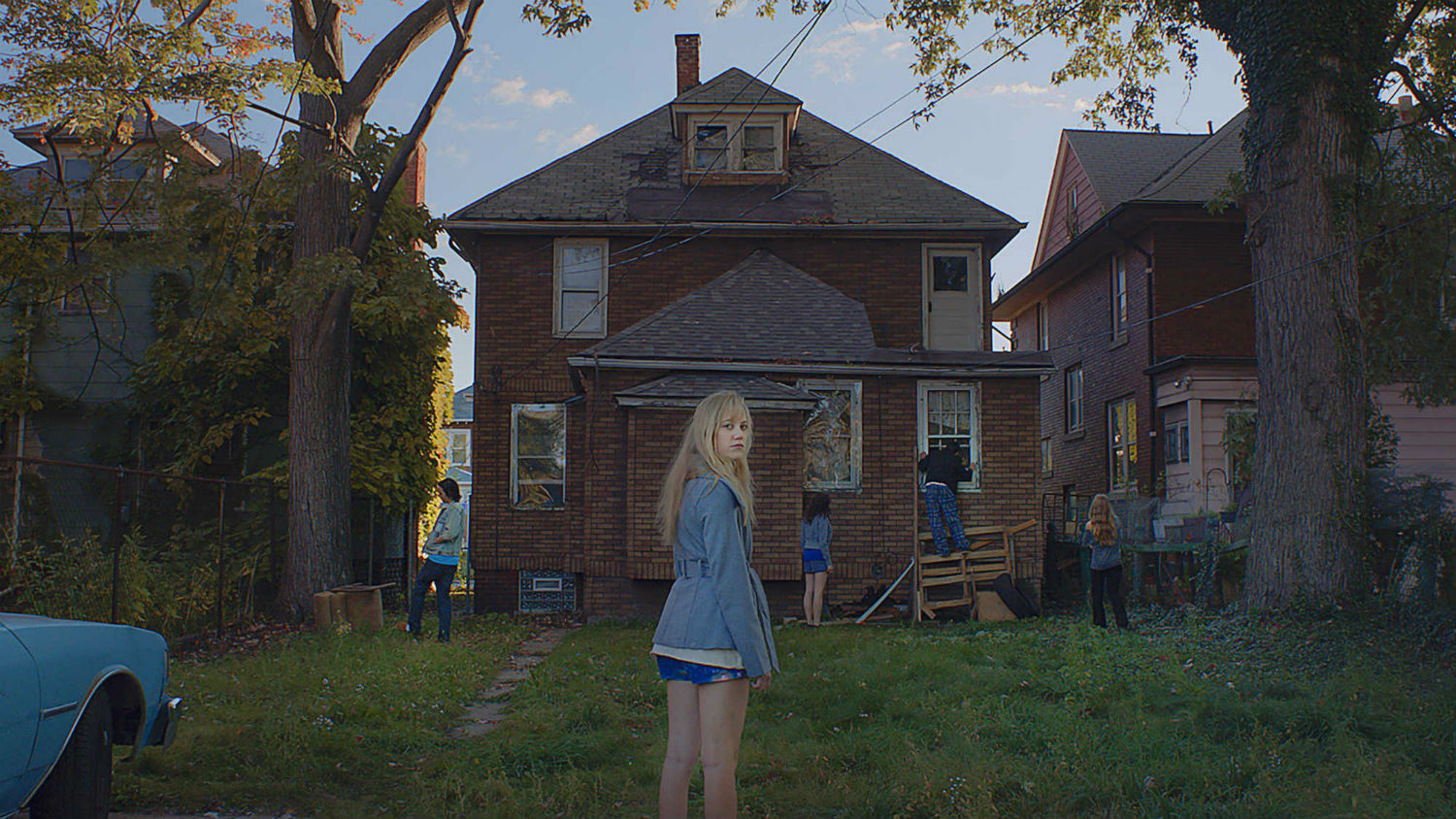 it follows still horror house