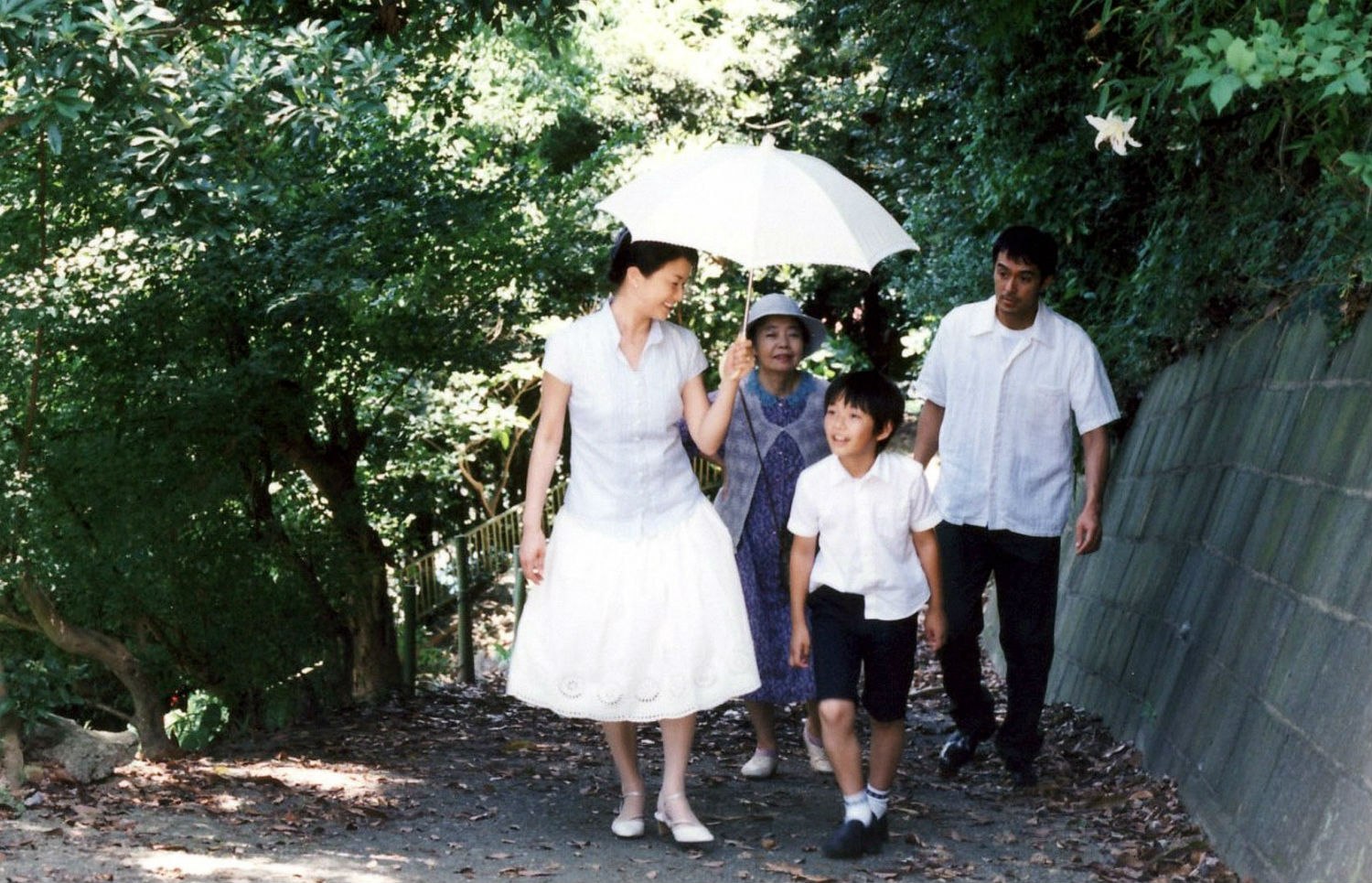 japanese cinema still walking summer