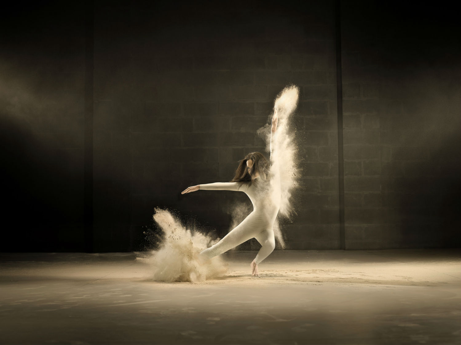 Jeffrey Vanhoutte photography dance clay dust freeze frame