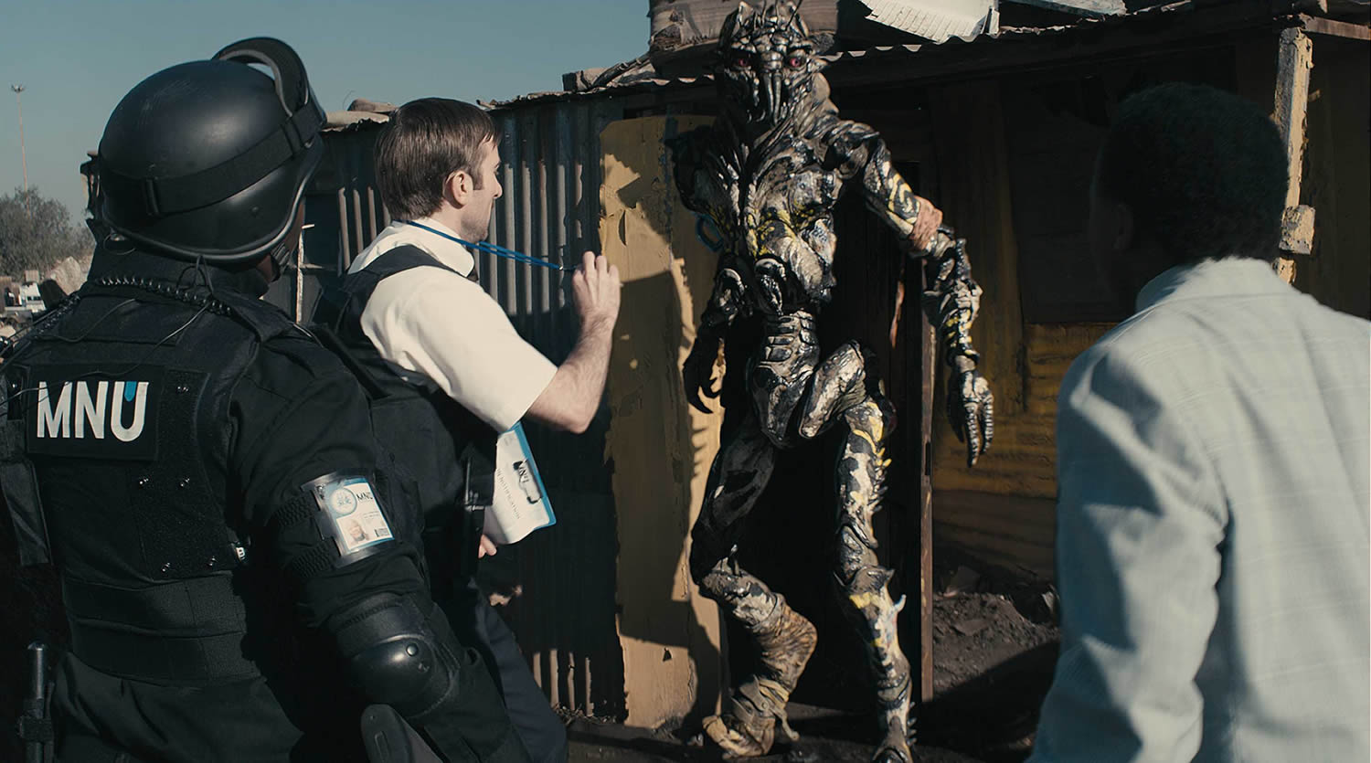 arresting alien in district 9