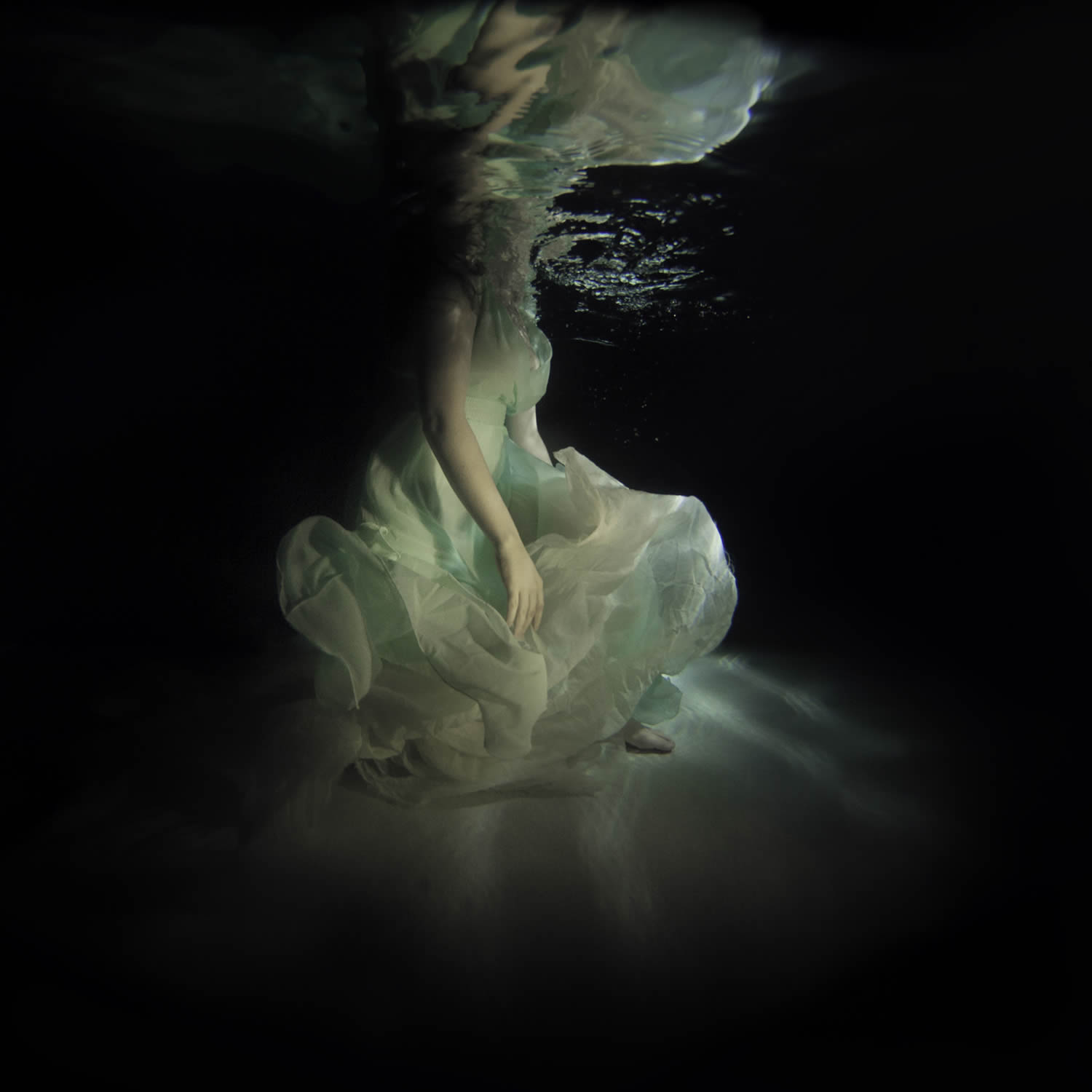 woman in green dress underwater, photo by jenna martin