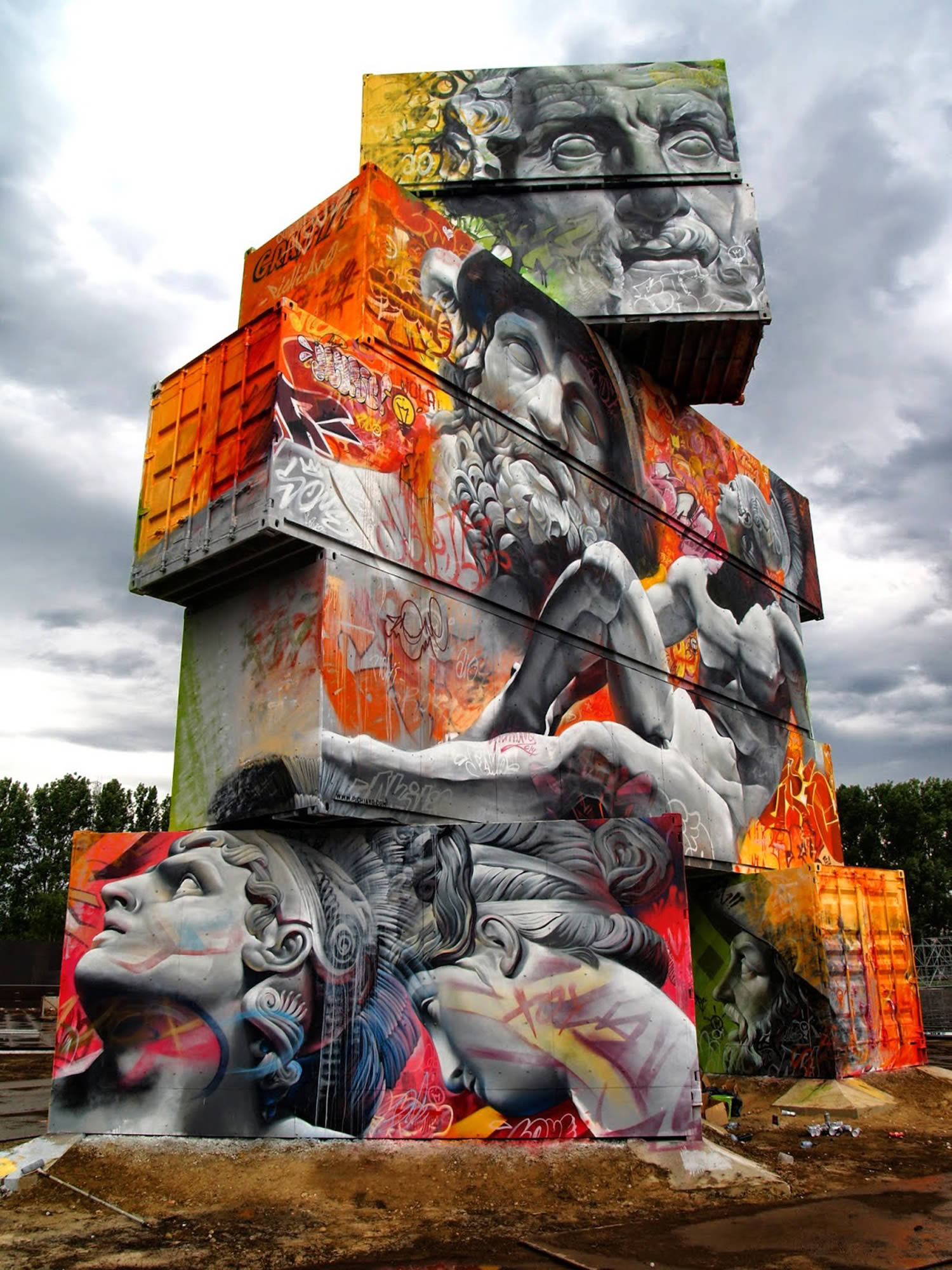 troyan figures painted on blocks, graffiti by pichi&avo