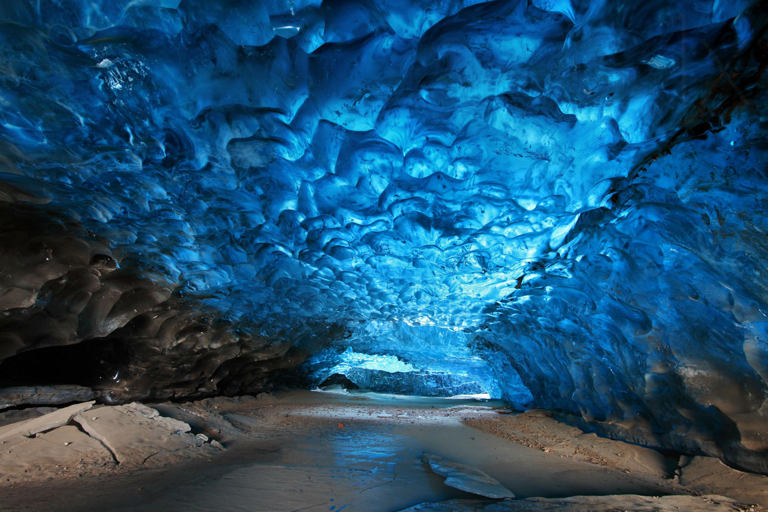 Örvar Atli iceland ice caves blue landscape photography