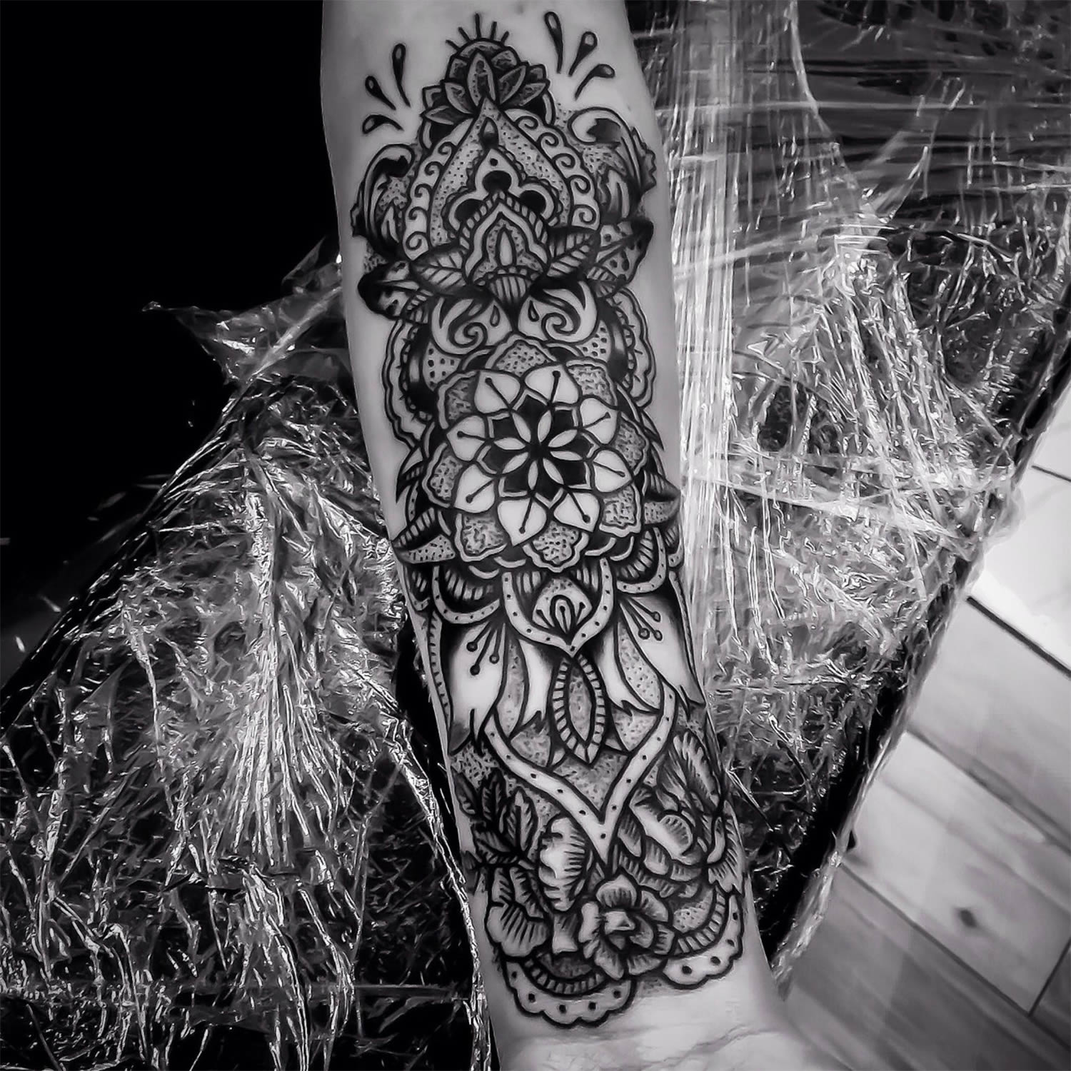 pattern on arm, tattoo by ishi neve