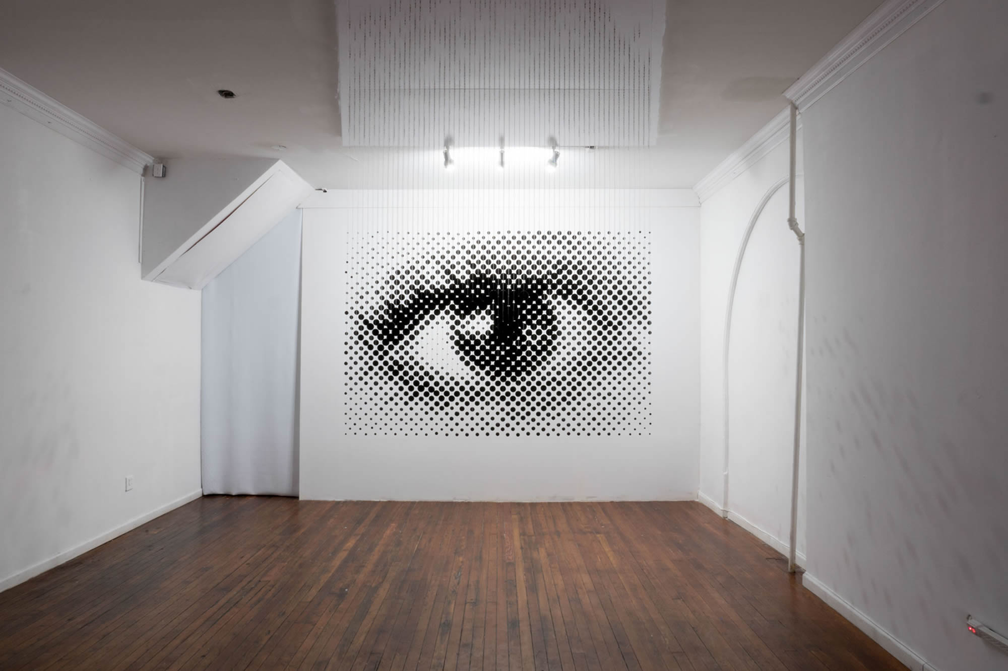 eye at far,  anamorphic illusion