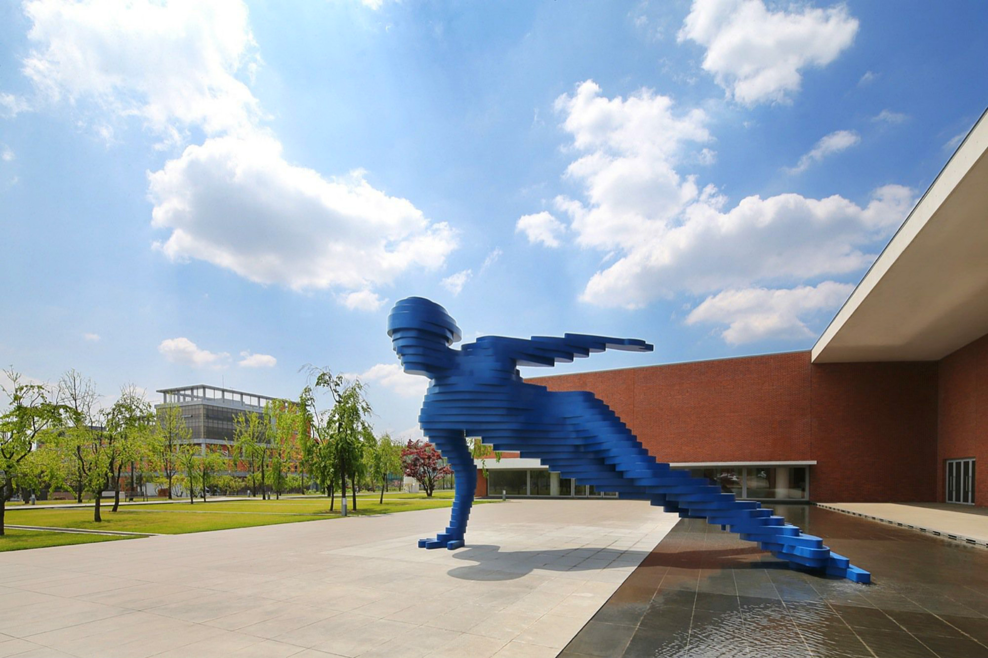 xavier veilhan sculpture giant skater blue optical illusion