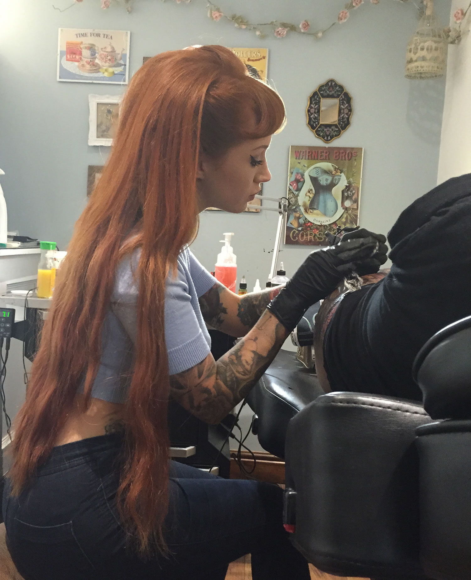 sophie brown tattooing a client