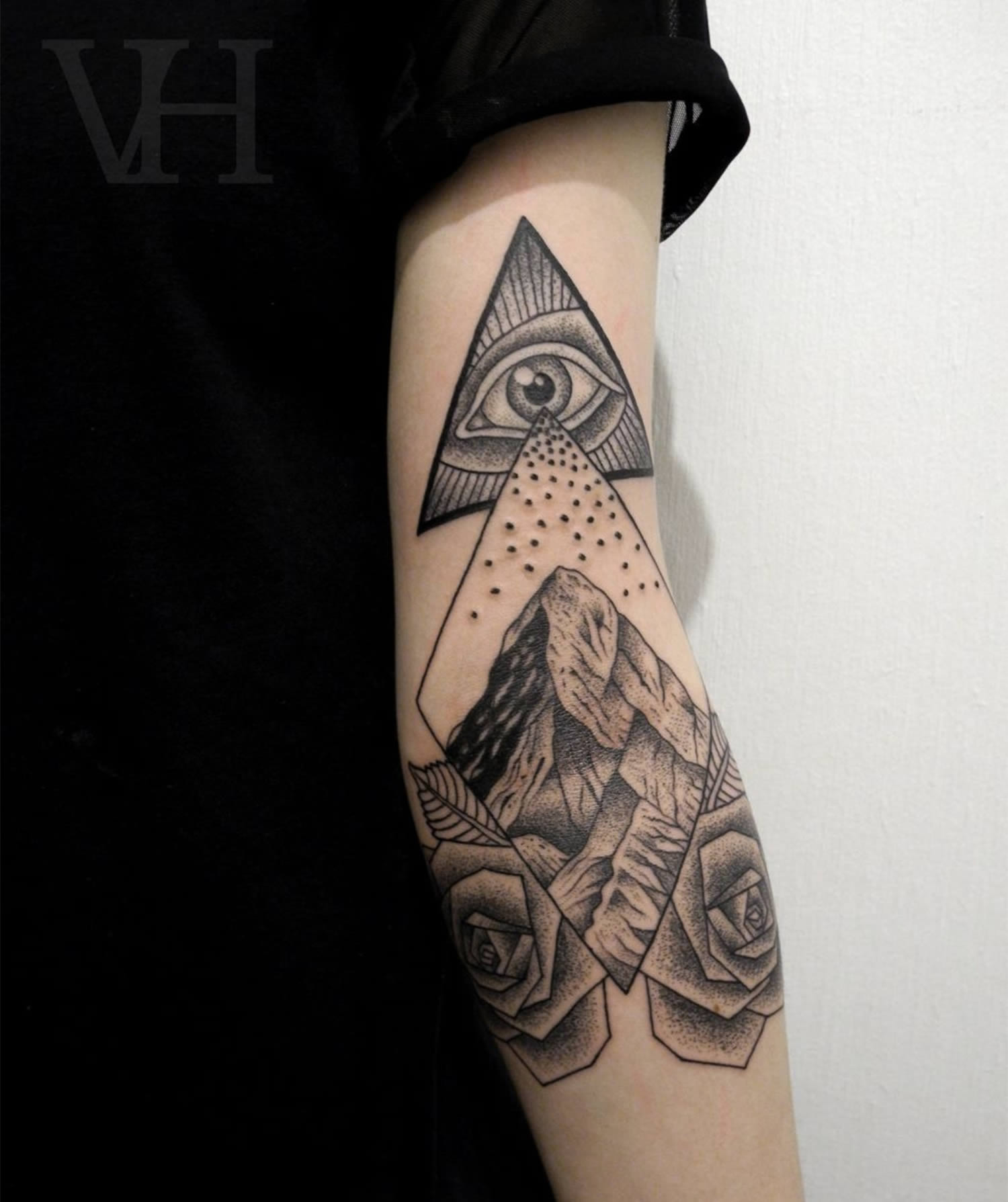 traditional all seeing eye hand tattoo