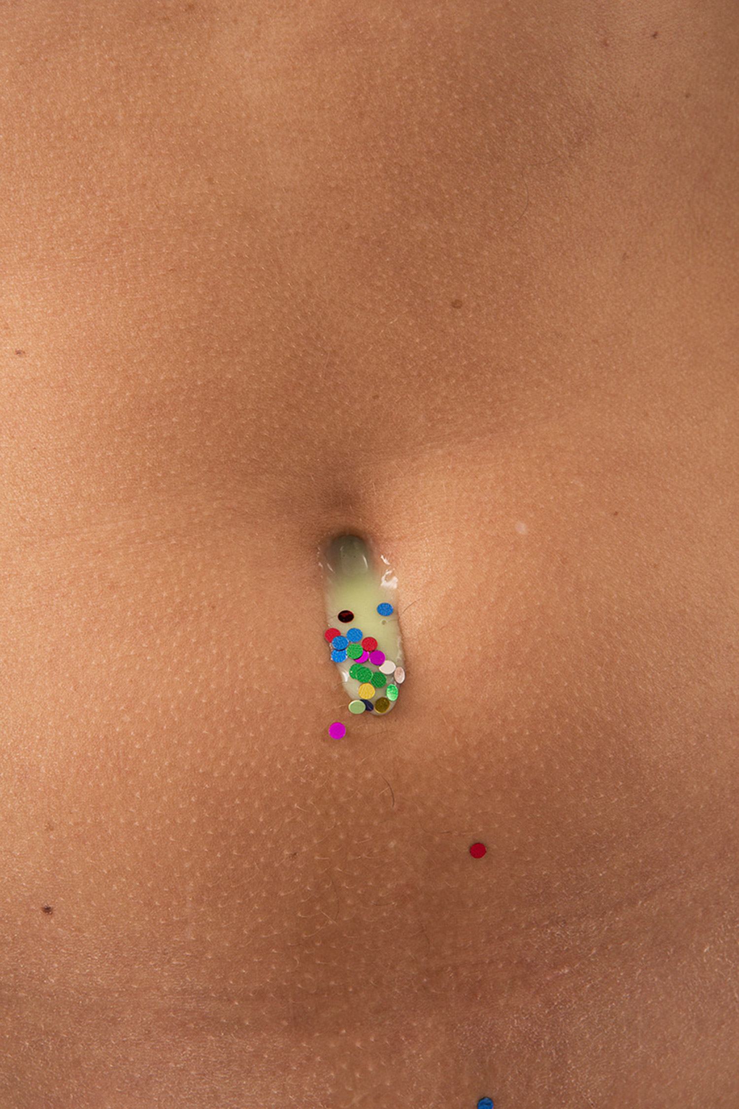 Andi Galdi Vinko, Glittercum, navel filled with glitter and green liquid