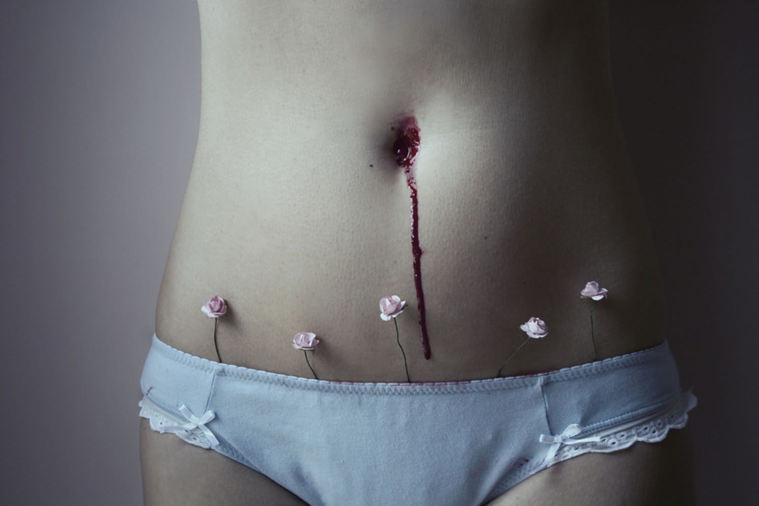 bloody belly button, photography by Elisa Scascitelli
