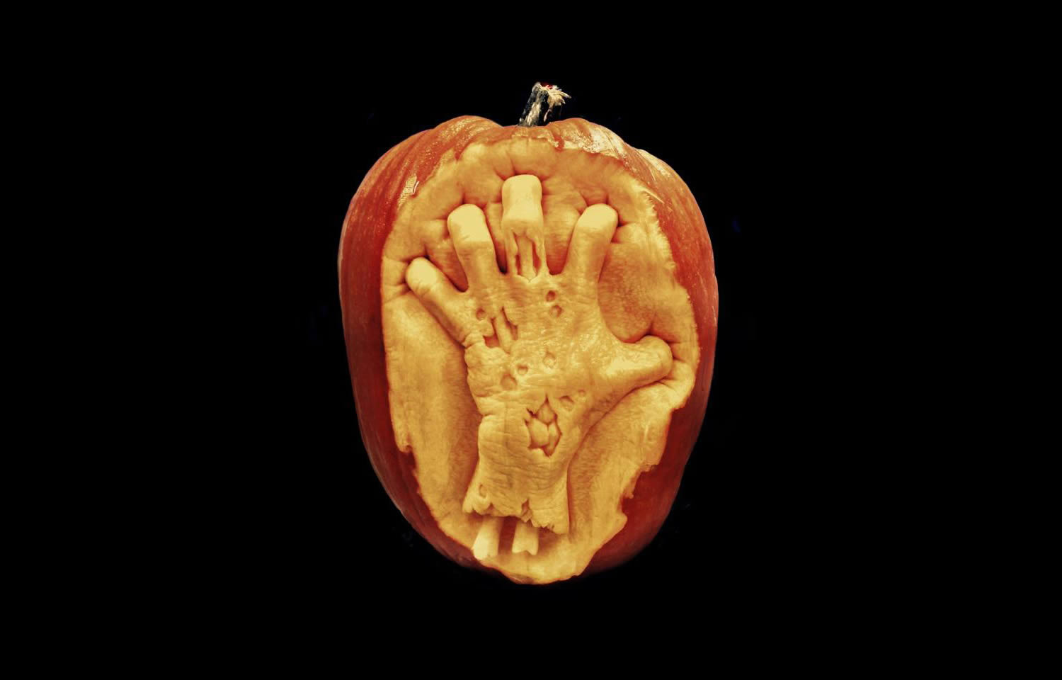 scary hand pumkin carving, horror