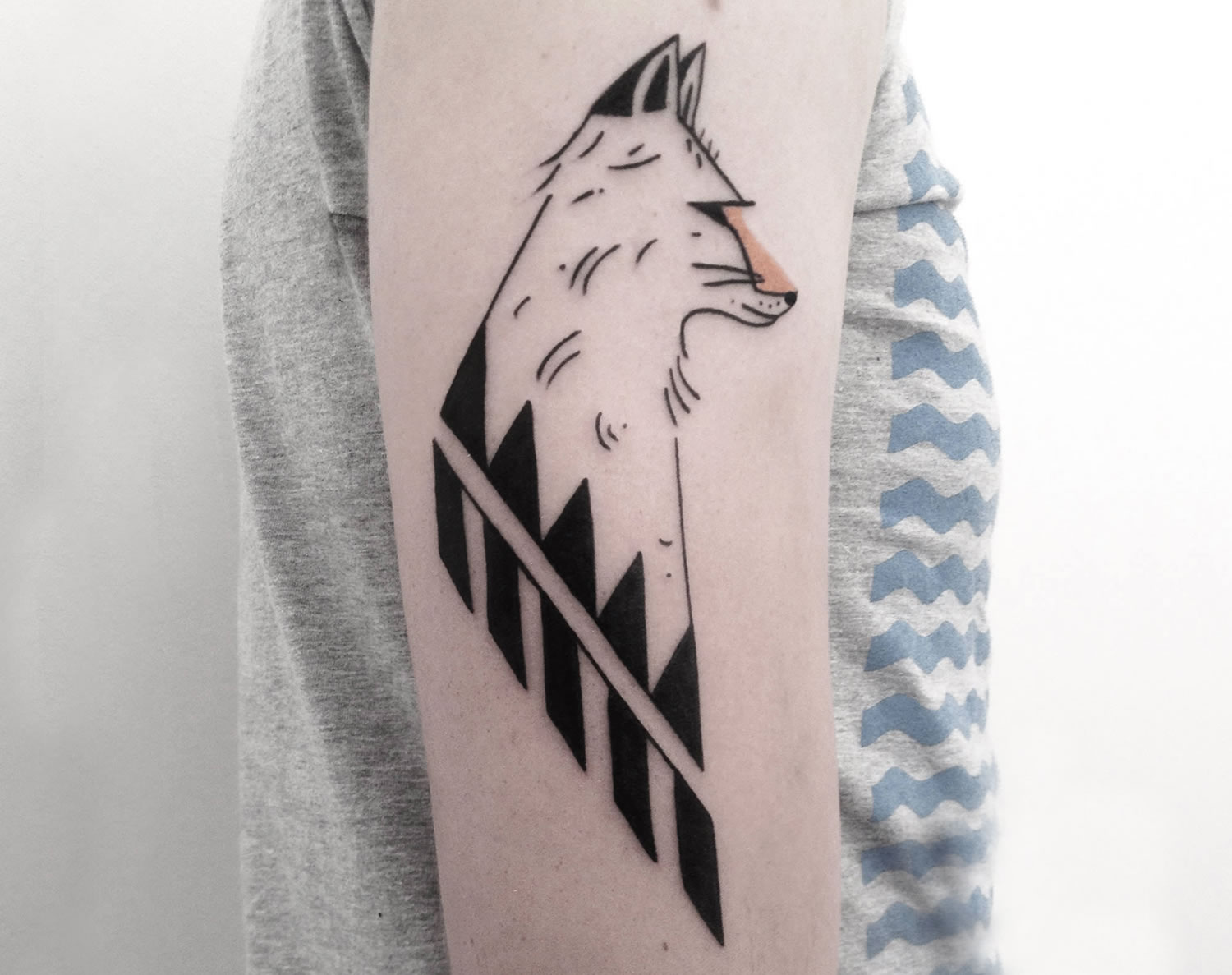 geometric fox tattoo by axel esjmont