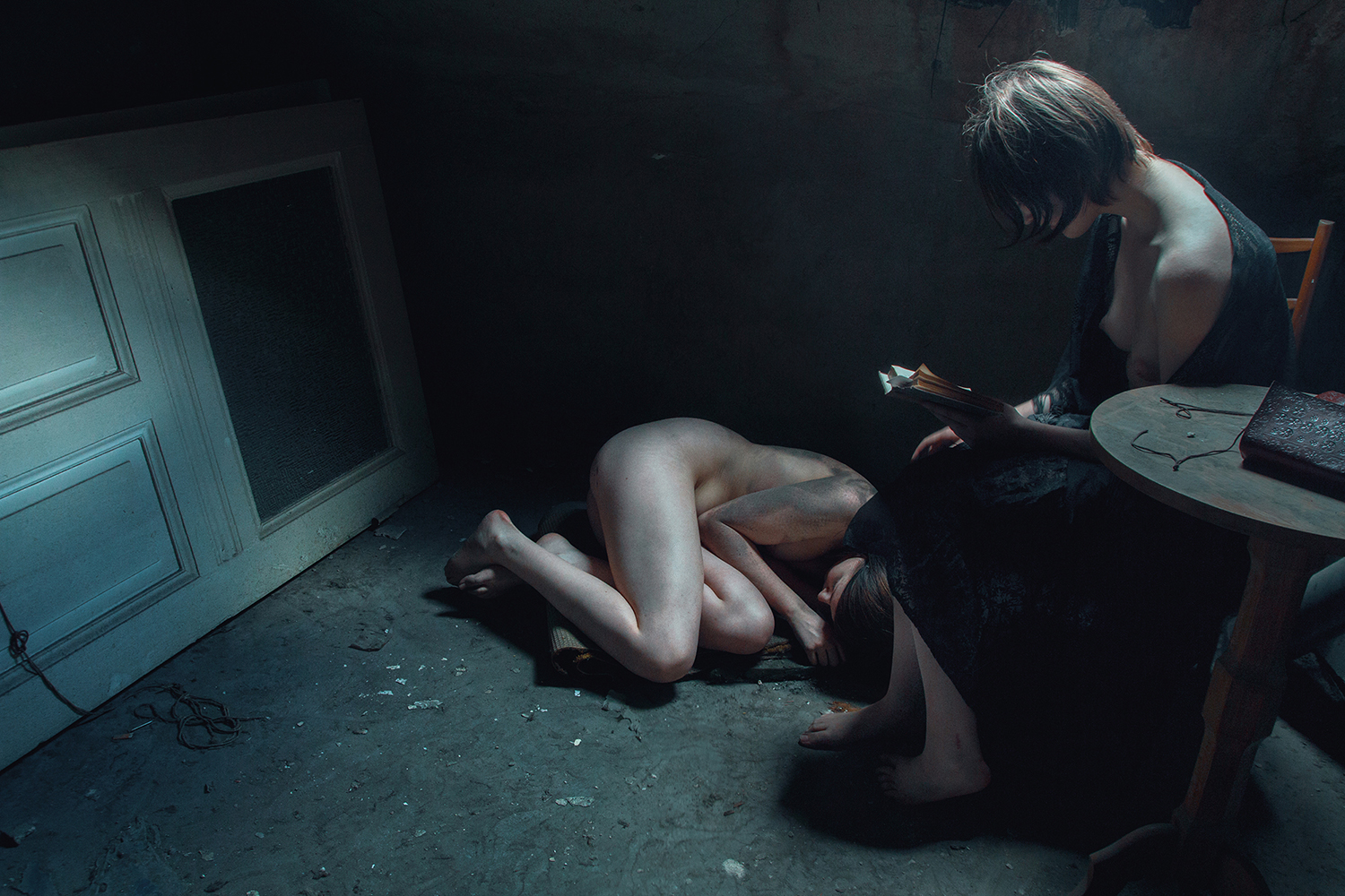 Elena Helfrecht, Calm - nude women sitting in darkened room