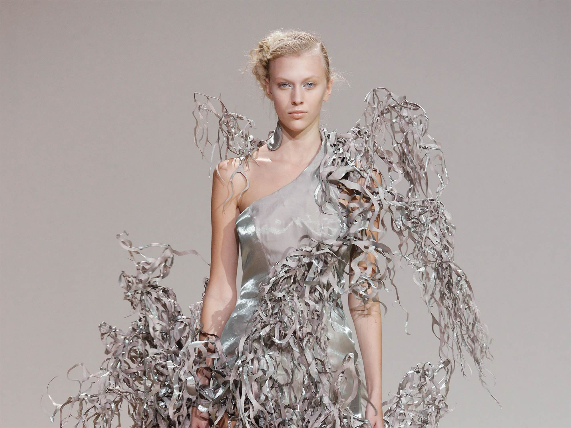 IRIS VAN HERPEN @ PARIS HAUTE COUTURE FALL / WINTER 2013