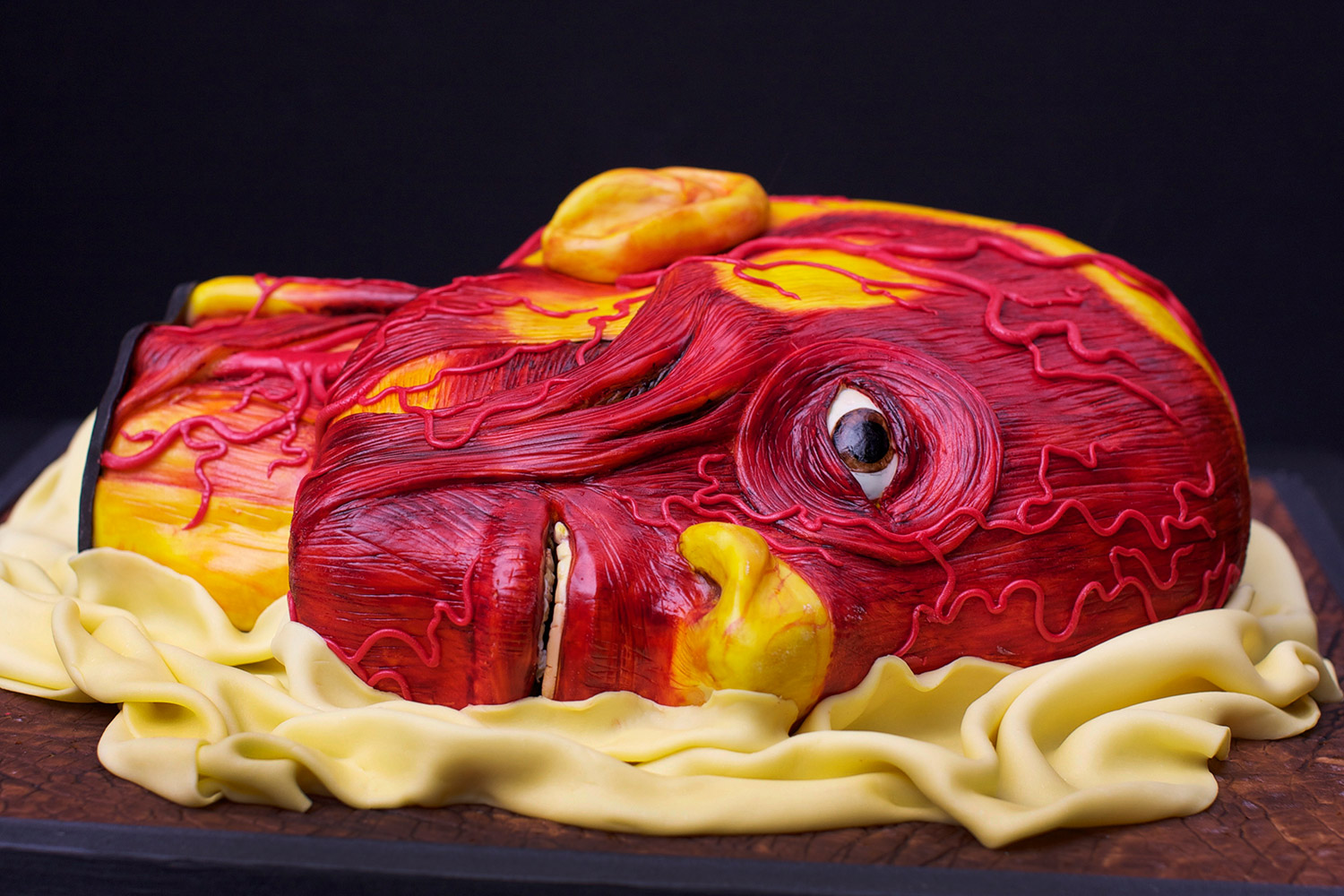 Annabel de Vetten, Conjurer's Kitchen - anatomical head cake