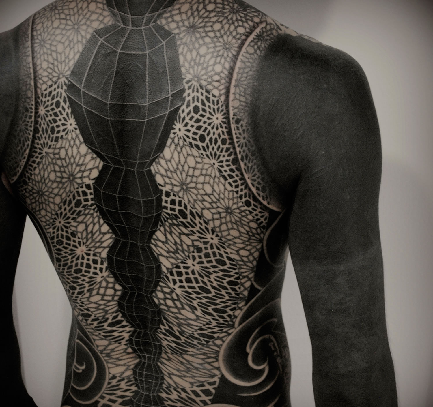 JapanBased Tattooer Gakkin Creates Beautiful Body Suits Scene360