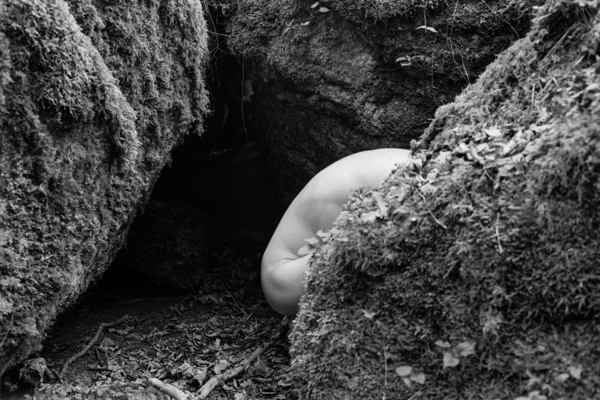 Esthaem - Hiding behind rock