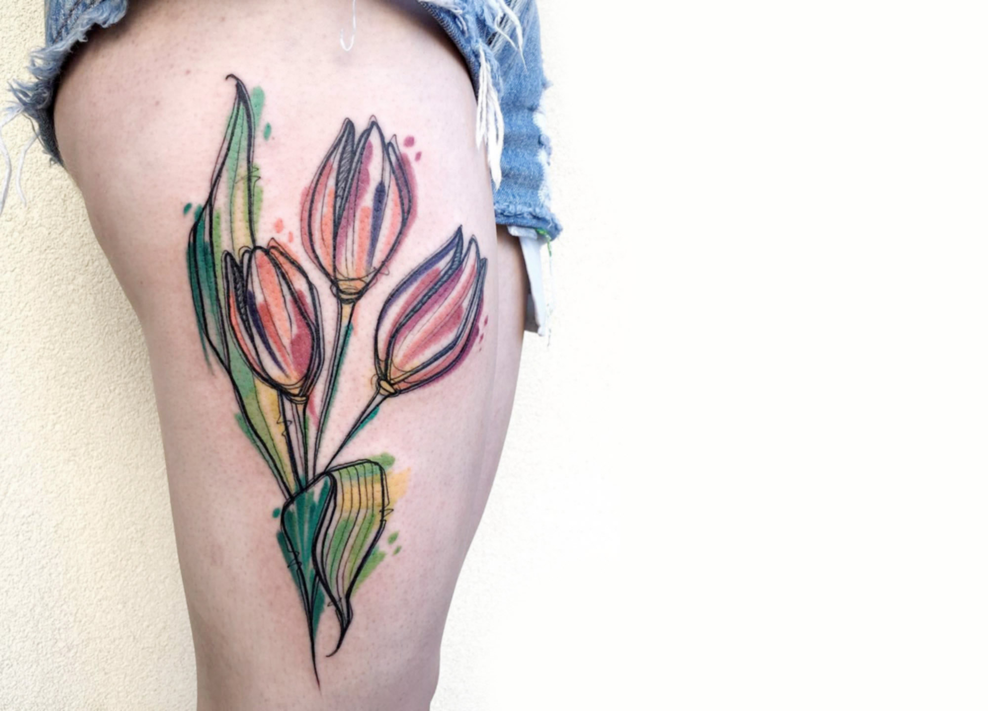 three red tulips, tattoo on thigh