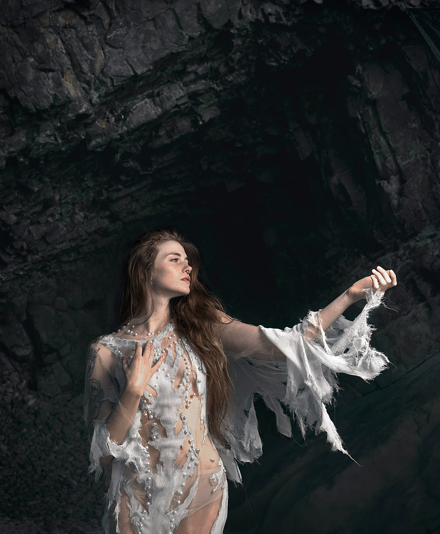 Rob Woodcox - Skeleton Queen portrait, in cave