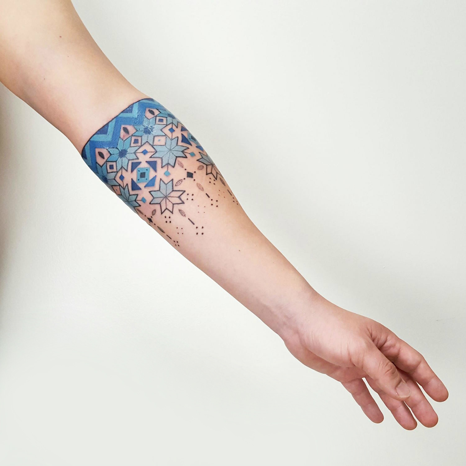 Brian Gomes blue pattern elbow tattoo