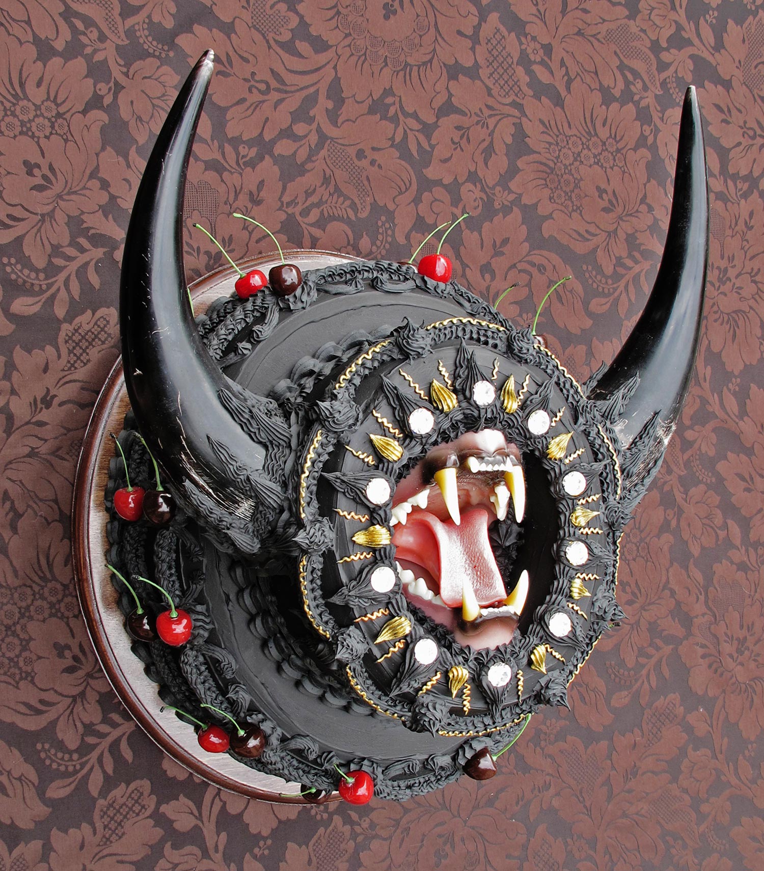 Scott Hove, Cake Fangs - black horned cake