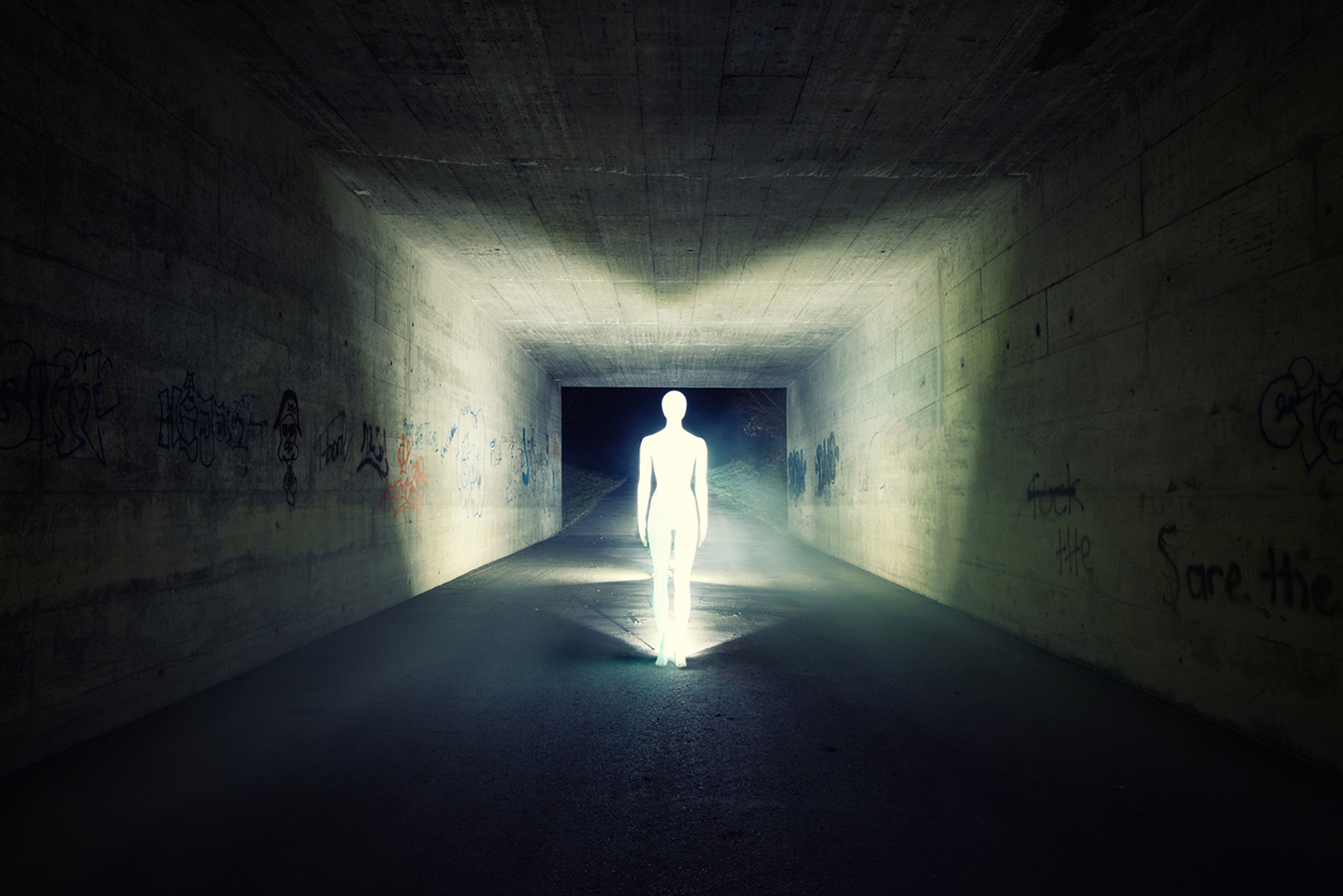 Severin Ettlin, HOMOLUX - illuminated body in tunnel