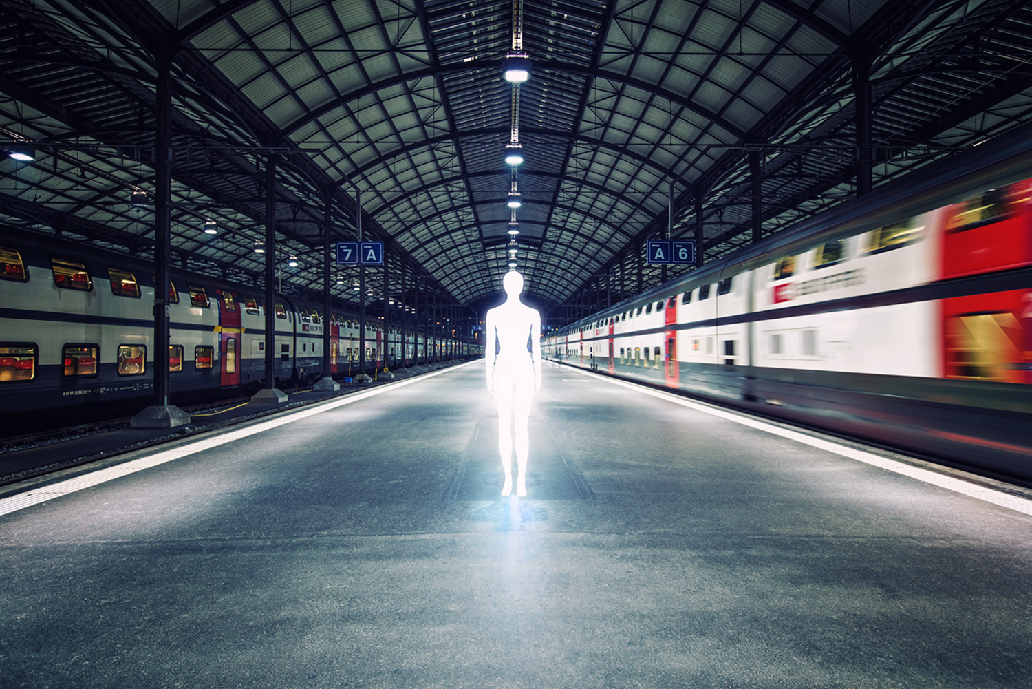Severin Ettlin, HOMOLUX - illuminated body on train platform