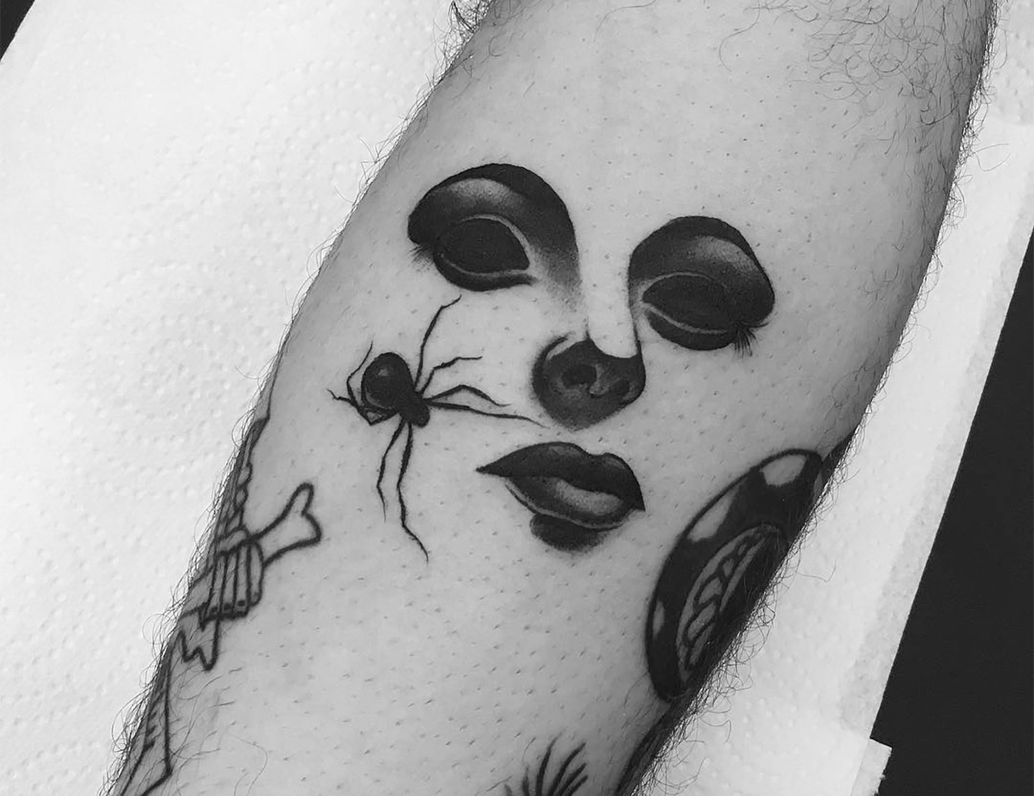 spider and black eyes, tattoo