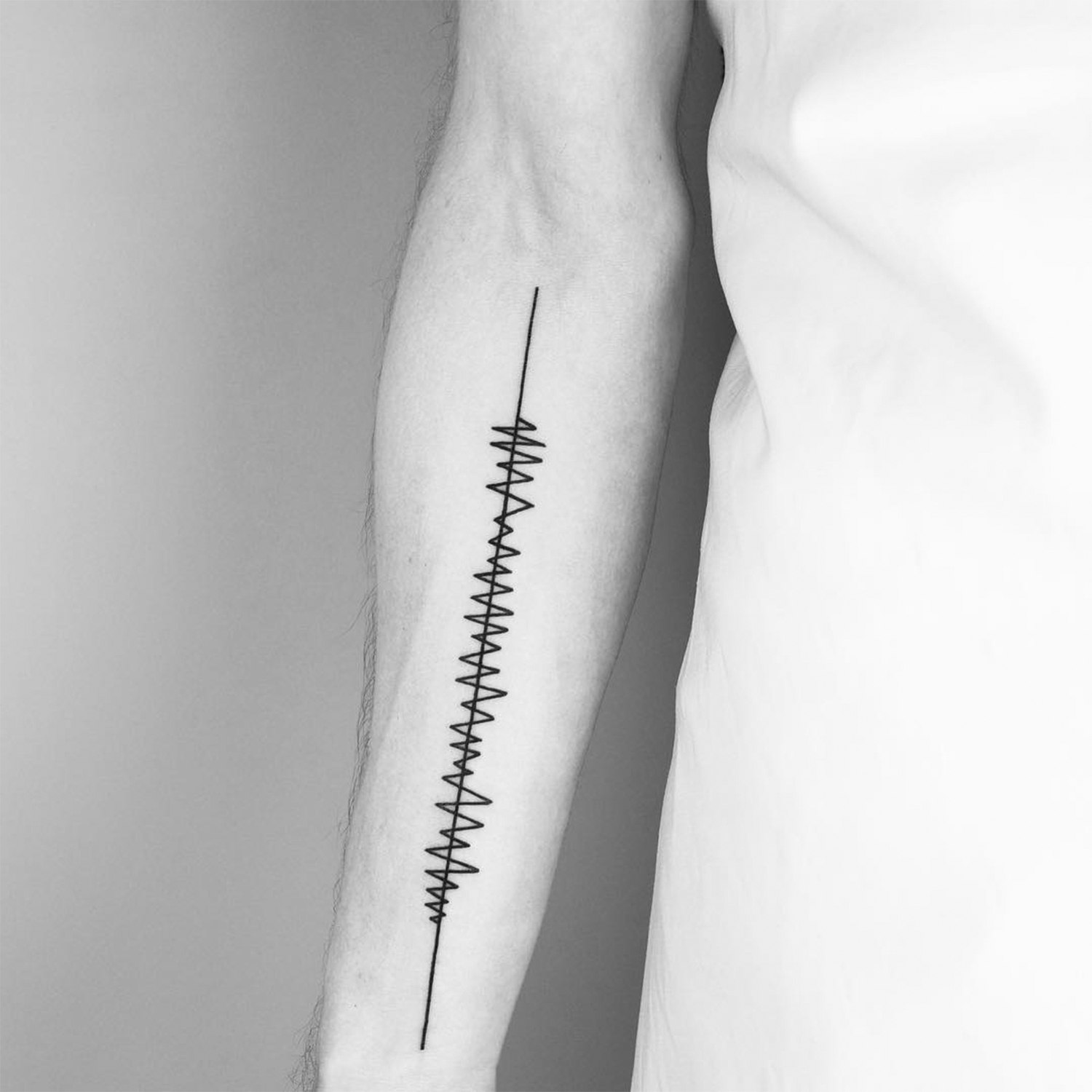 zigzag line tattoo on arm