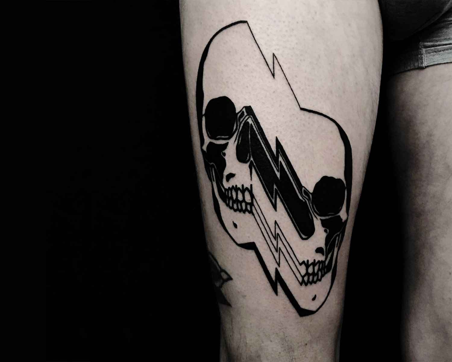 glitched skull, melting, tattoo