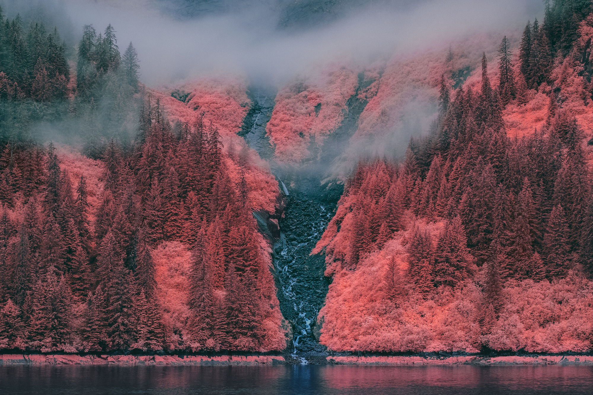 GMUNK traveled via small vessel to capture the Tracy Arm Fjord in Alaska.