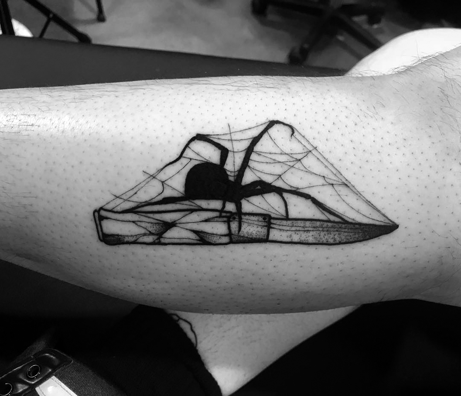 Sewp tattoo - spider on knife