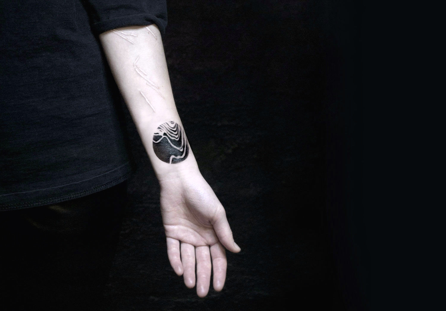 blacka nd white minimalist tattoo ideas