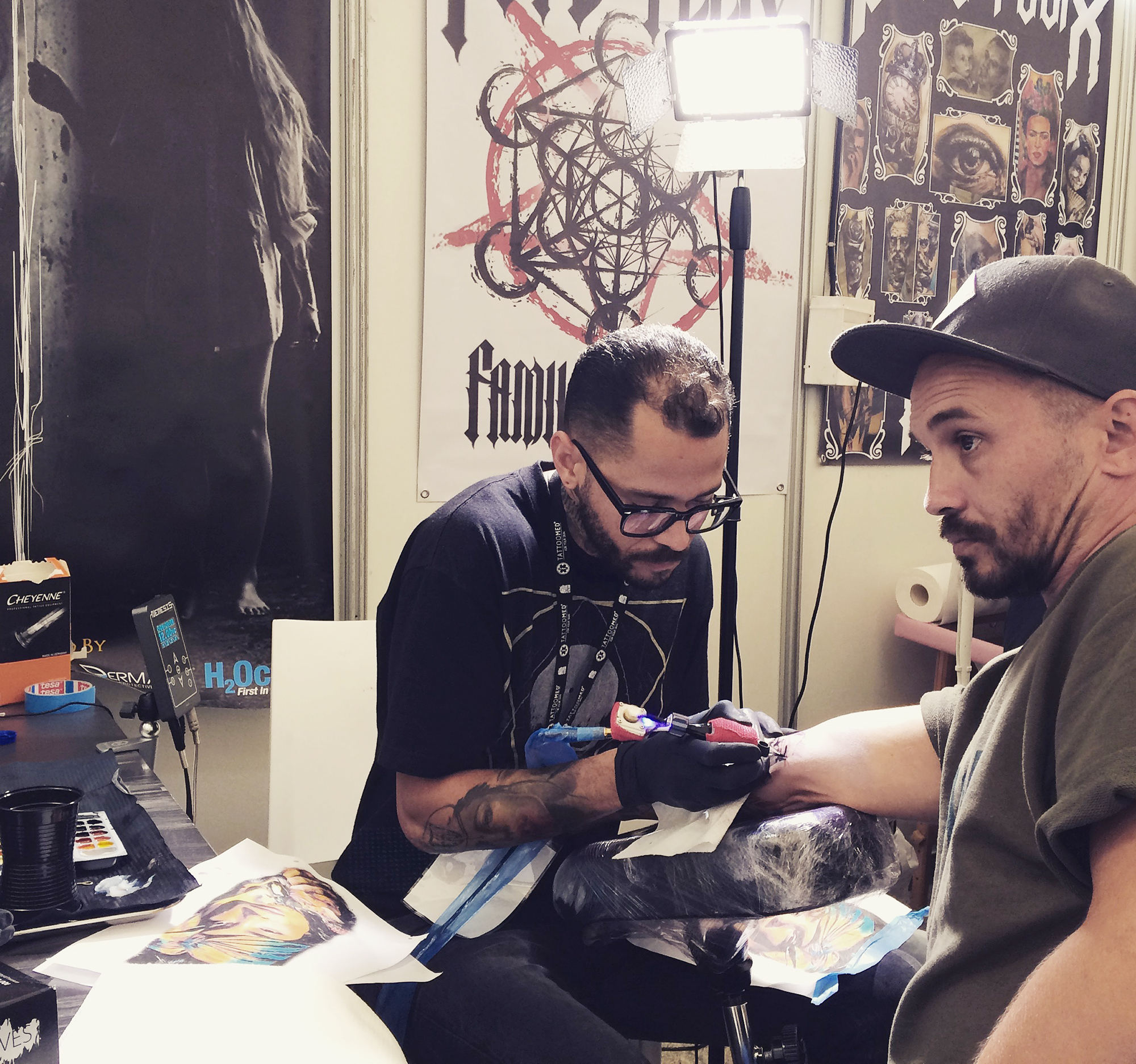 Mauro Amaral tattoo client's arm at Setubal tattoo convention