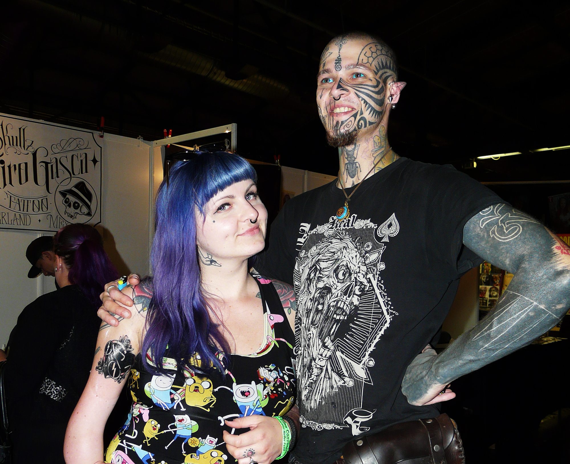 client and tattoo artist at the berlin tattoo convention, photo © scene360